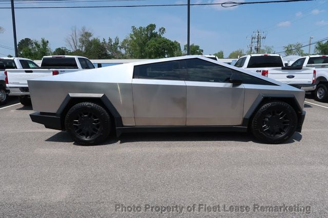 tesla cybertruck 2024 7G2CEHED1RA008349 image tesla cybertruck 2024 7G2CEHED1RA008349 image