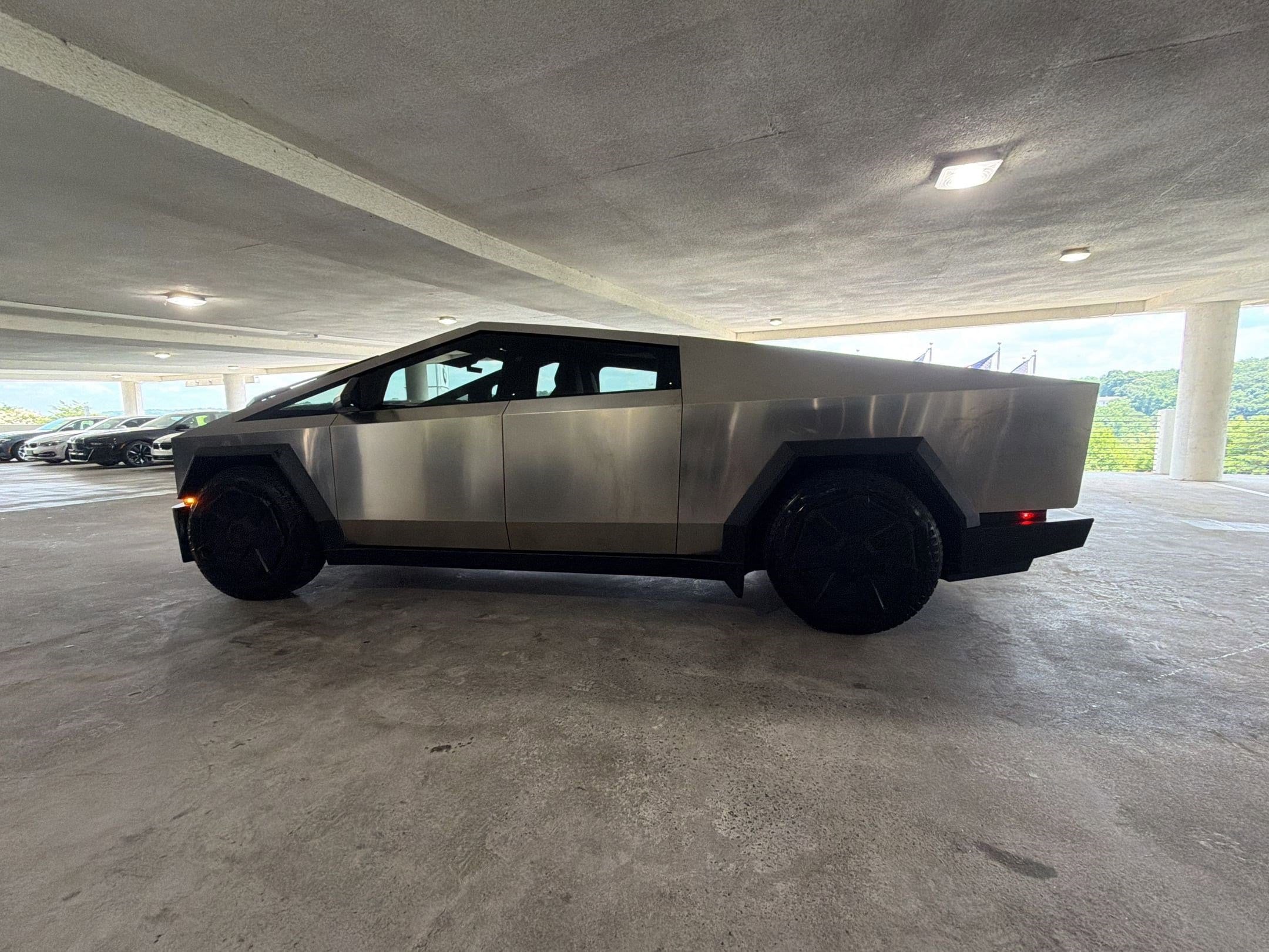 tesla cybertruck 2025 7G2CEHEE4SA076563 image tesla cybertruck 2025 7G2CEHEE4SA076563 image