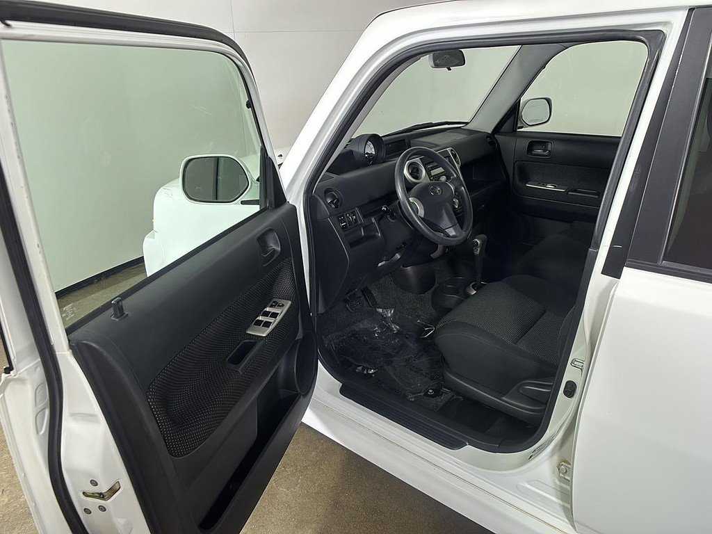 scion xb 2005 JTLKT324654026964 image scion xb 2005 JTLKT324654026964 image