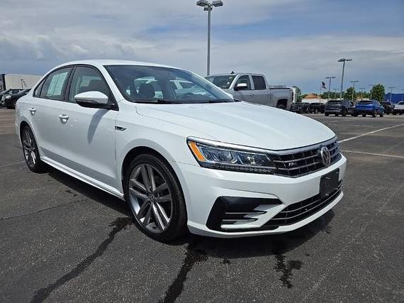VOLKSWAGEN PASSAT 2018 1VWAA7A31JC011590 image