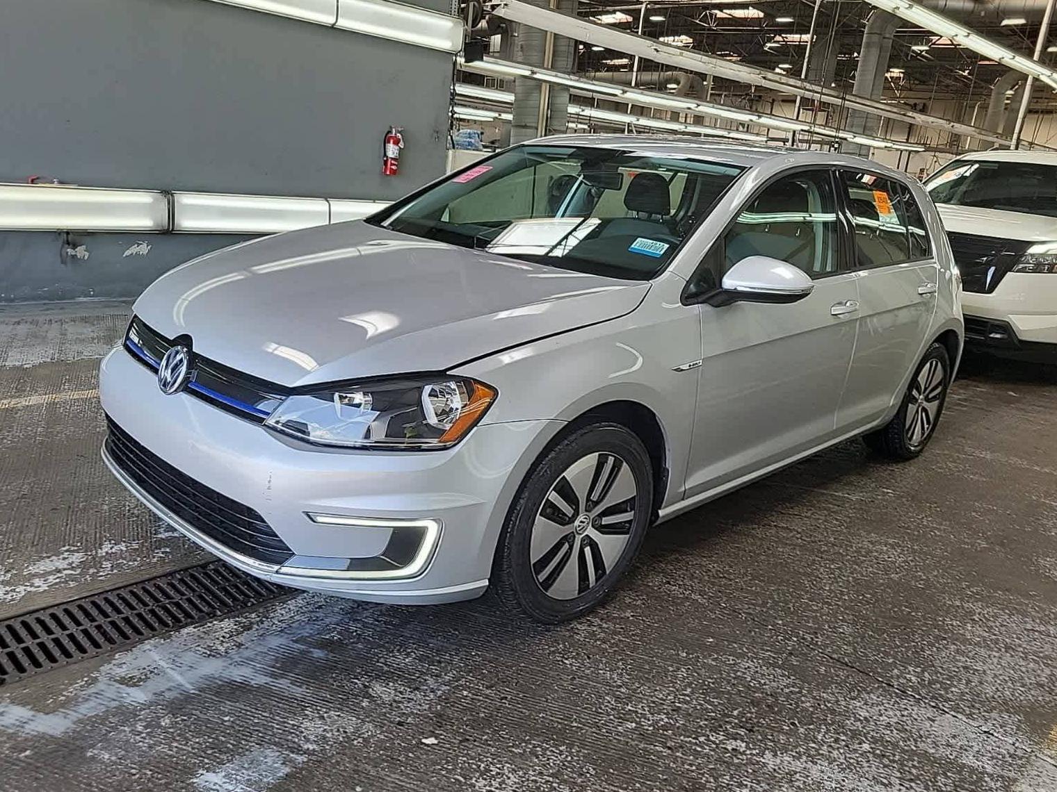 VOLKSWAGEN E-GOLF 2016 WVWKP7AU2GW915972 image