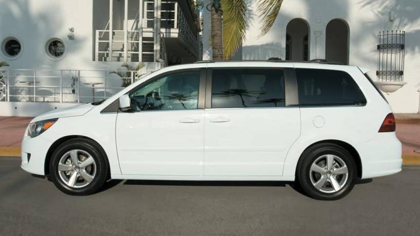VOLKSWAGEN ROUTAN 2011 2V4RW3DG5BR691376 image