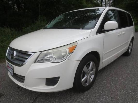 VOLKSWAGEN ROUTAN 2010 2V4RW3D1XAR296006 image