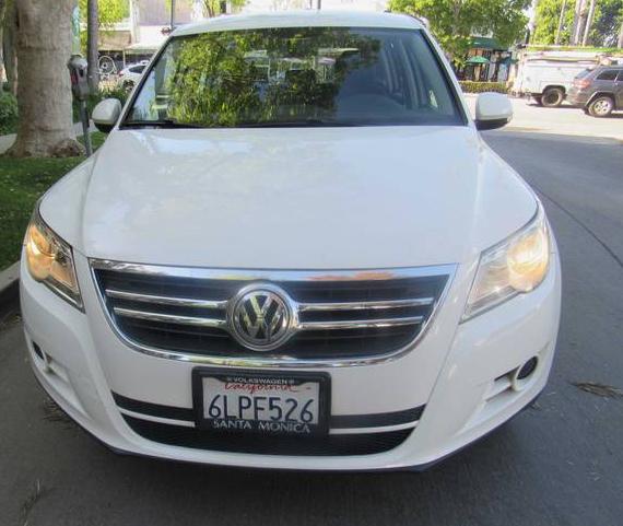 VOLKSWAGEN TIGUAN 2010 WVGAV7AX9AW514419 image