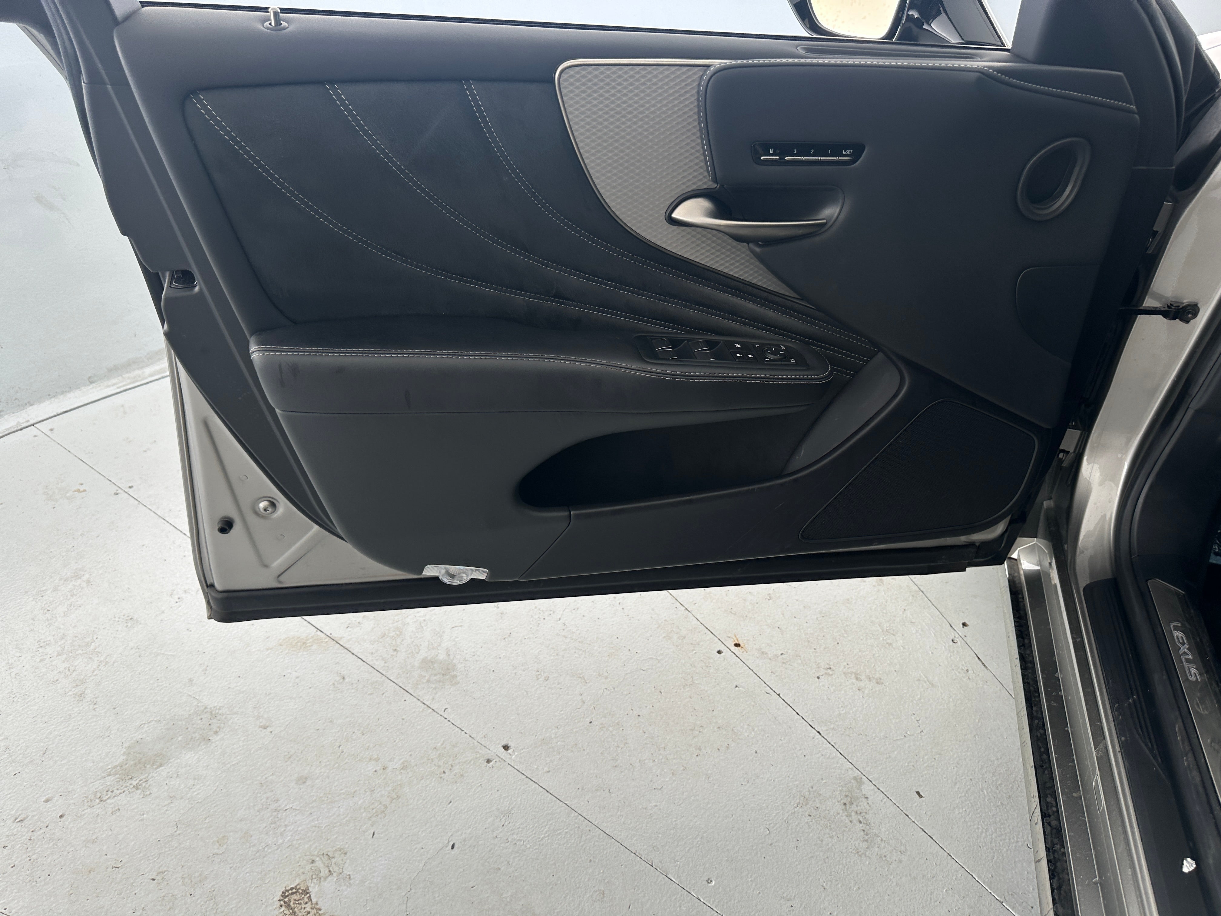 lexus ls 2021 JTHF51FFXM5013682 image lexus ls 2021 JTHF51FFXM5013682 image