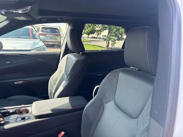 lexus rx 2024 2T2BAMCA7RC059725 image lexus rx 2024 2T2BAMCA7RC059725 image