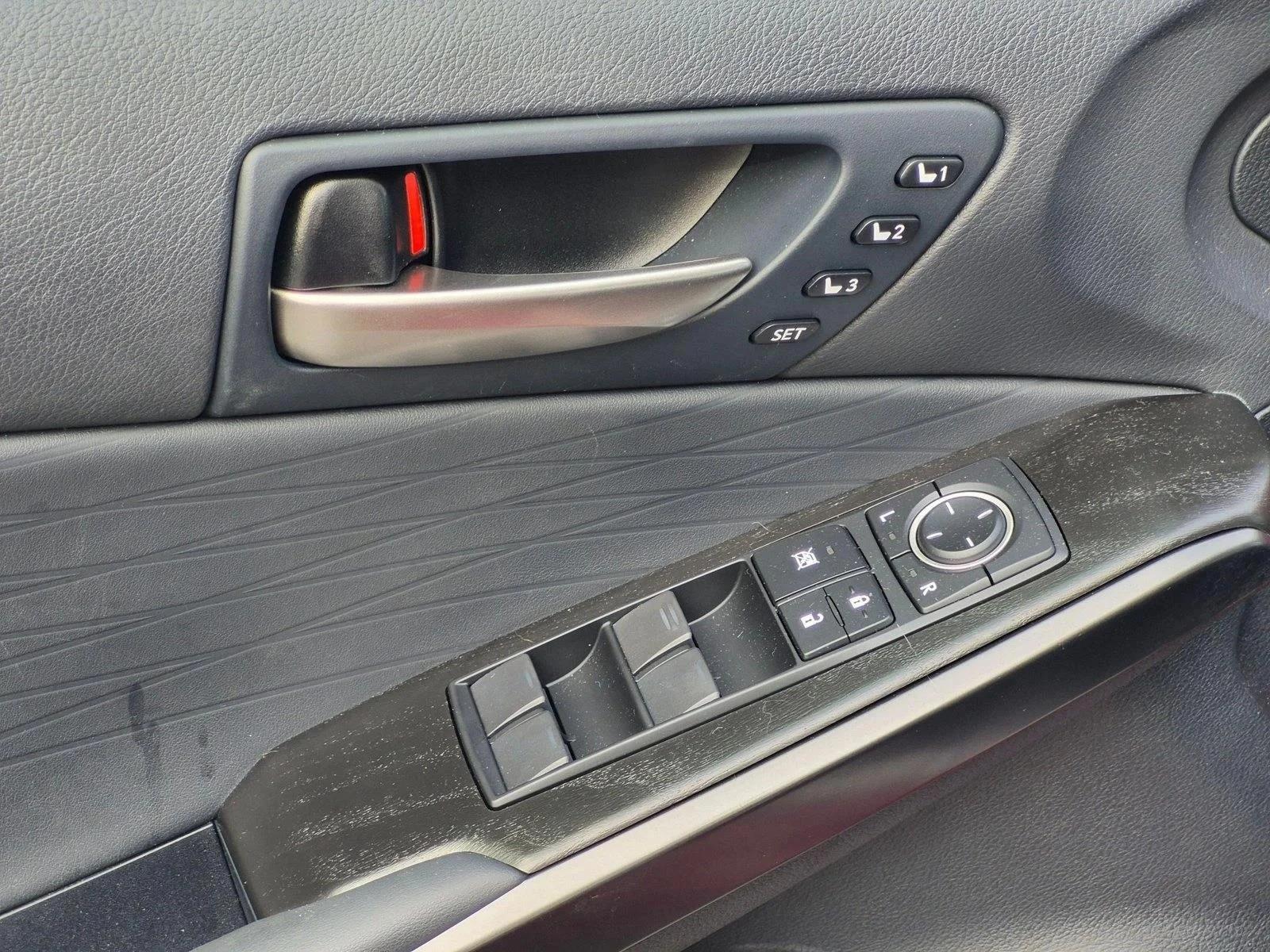 lexus is 2023 JTHDA1D28P5127283 image lexus is 2023 JTHDA1D28P5127283 image
