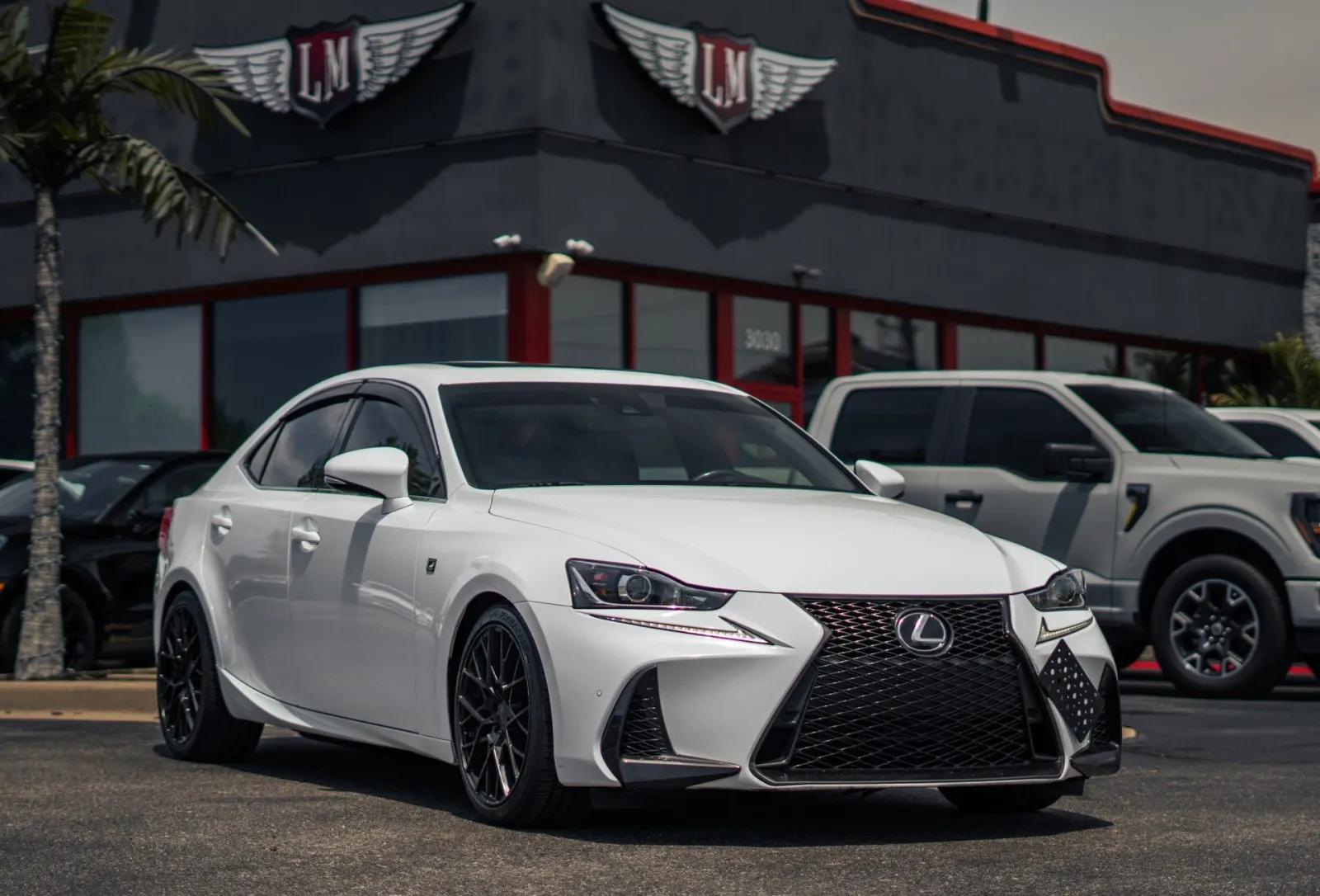 lexus is 2018 JTHCZ1D2XJ5014642 image lexus is 2018 JTHCZ1D2XJ5014642 image