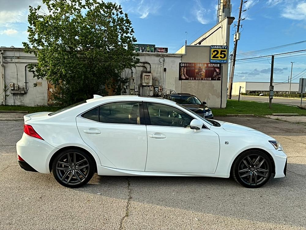 lexus is 2018 JTHC81D21J5029078 image lexus is 2018 JTHC81D21J5029078 image