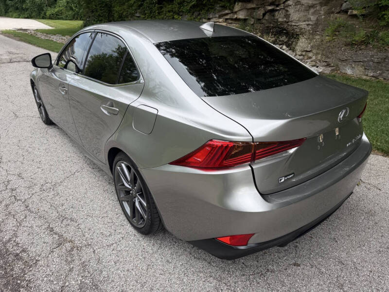 lexus is 2018 JTHC81D27J5029036 image lexus is 2018 JTHC81D27J5029036 image