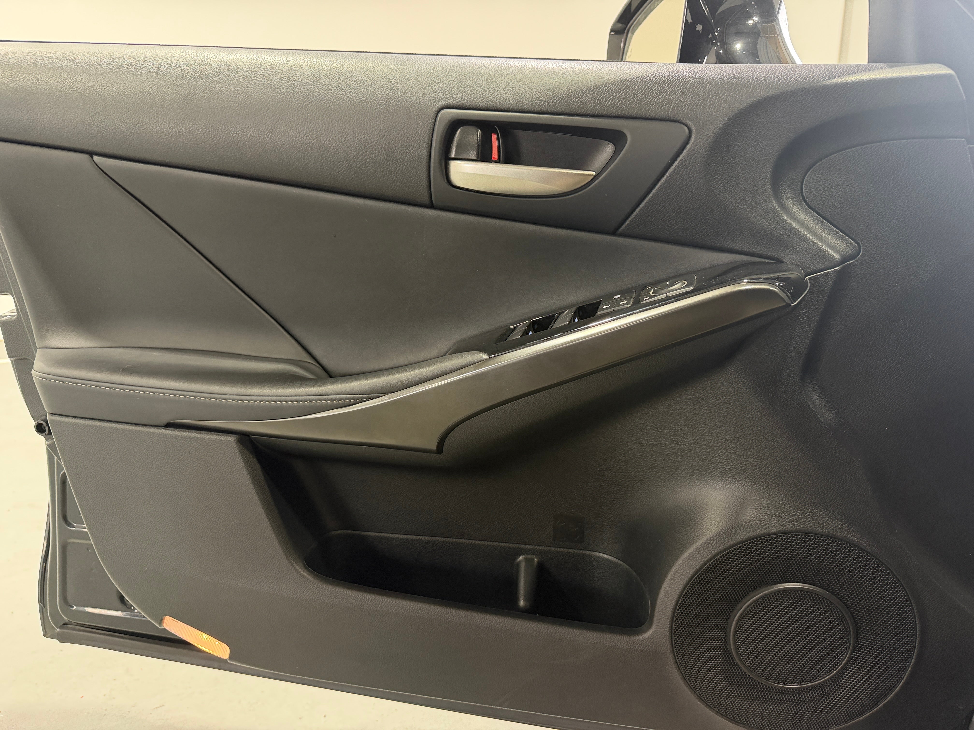 lexus is 2021 JTHA81F21M5046777 image lexus is 2021 JTHA81F21M5046777 image