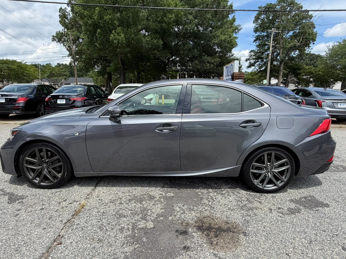 lexus is 2017 JTHBE1D2XH5030440 image lexus is 2017 JTHBE1D2XH5030440 image