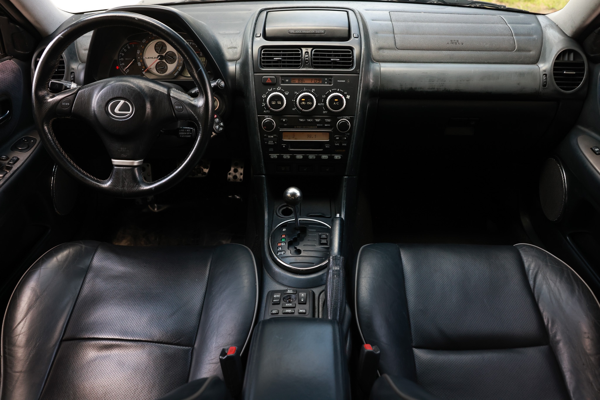 lexus is 2004 JTHBD192740087231 image lexus is 2004 JTHBD192740087231 image