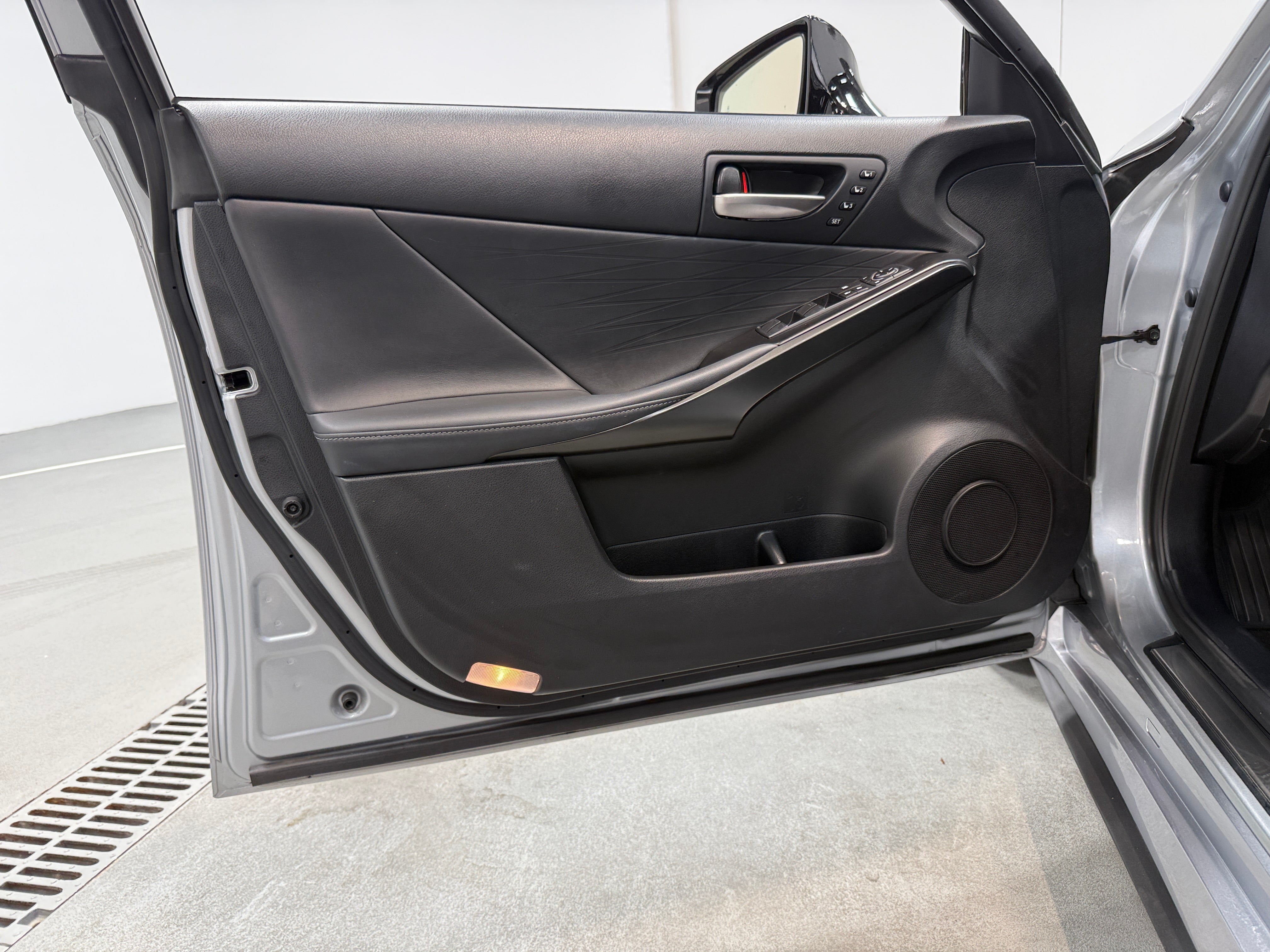 lexus is 2024 JTHDA1D28R5128789 image lexus is 2024 JTHDA1D28R5128789 image