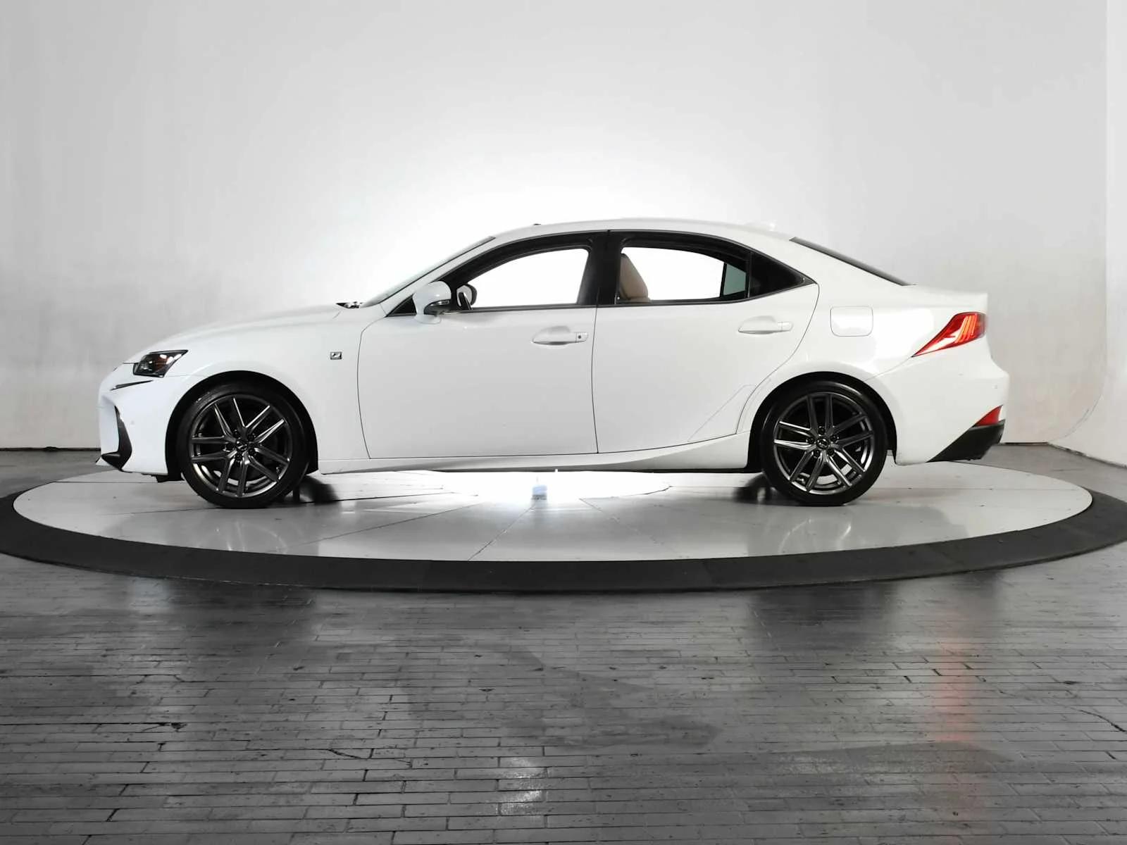 lexus is 2020 JTHGA1D26L5102308 image lexus is 2020 JTHGA1D26L5102308 image