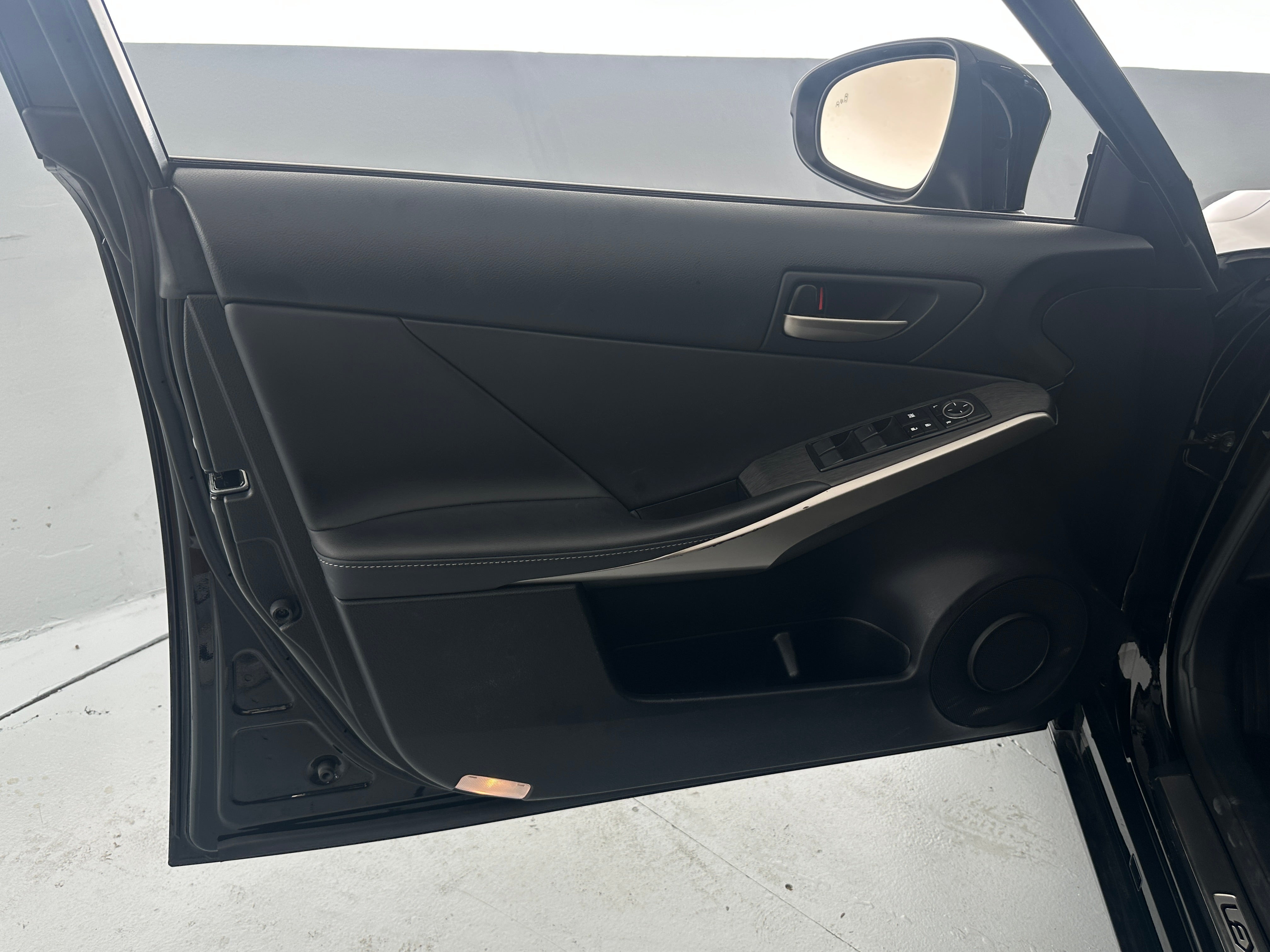 lexus is 2020 JTHGZ1B23L5036036 image lexus is 2020 JTHGZ1B23L5036036 image