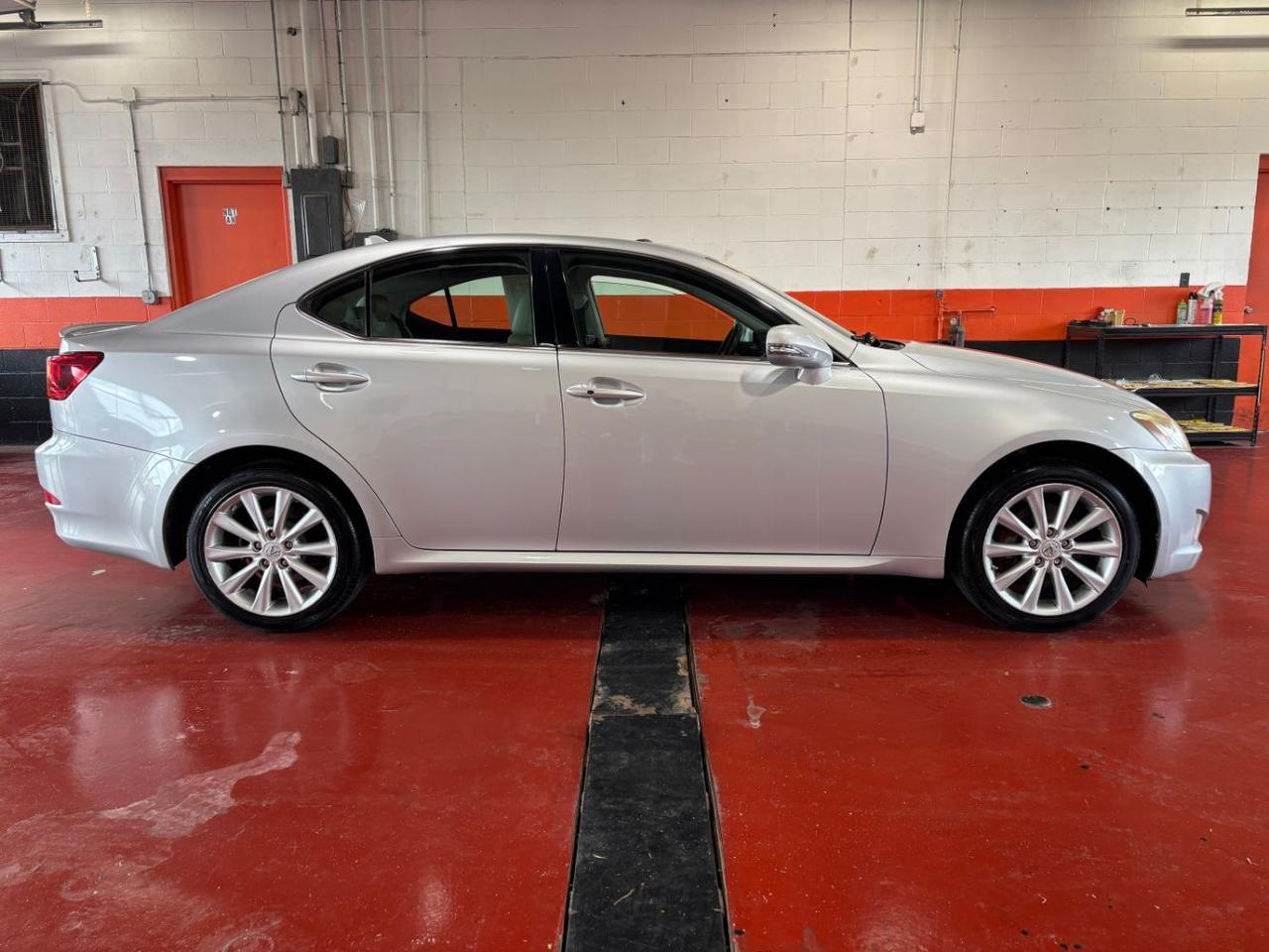 lexus is 2010 JTHCF5C28A5038102 image lexus is 2010 JTHCF5C28A5038102 image