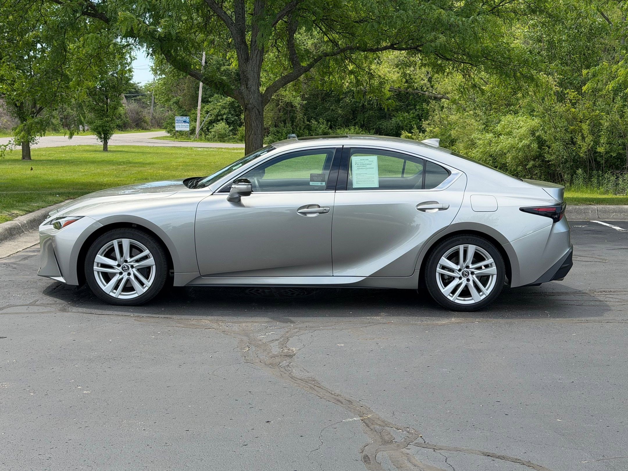 lexus is 2022 JTHC81F26N5048082 image lexus is 2022 JTHC81F26N5048082 image