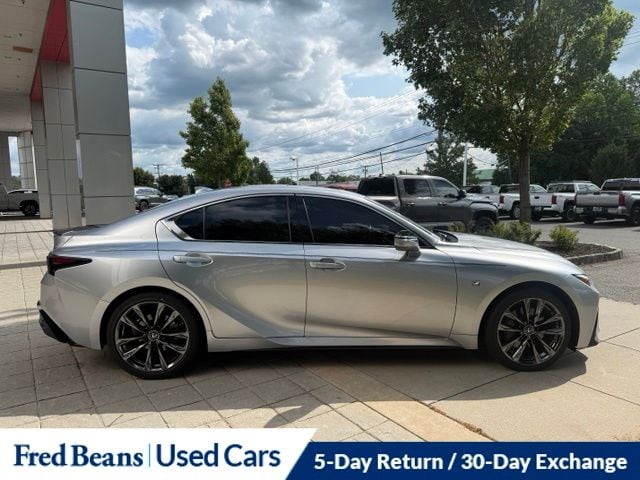 lexus is 2022 JTHGZ1E26N5023716 image lexus is 2022 JTHGZ1E26N5023716 image