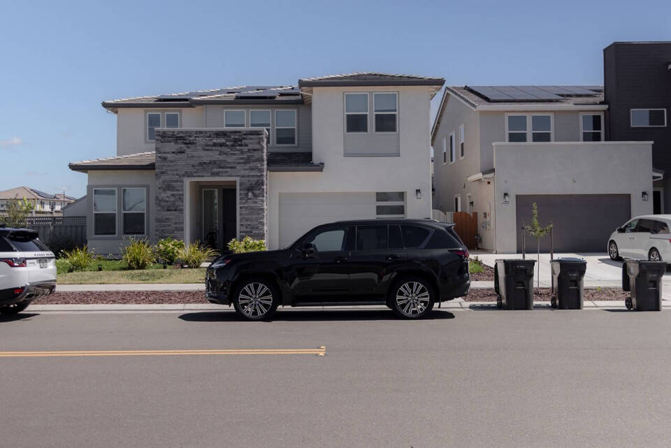 lexus lx 2025 JTJGD7CX6S4009301 image lexus lx 2025 JTJGD7CX6S4009301 image