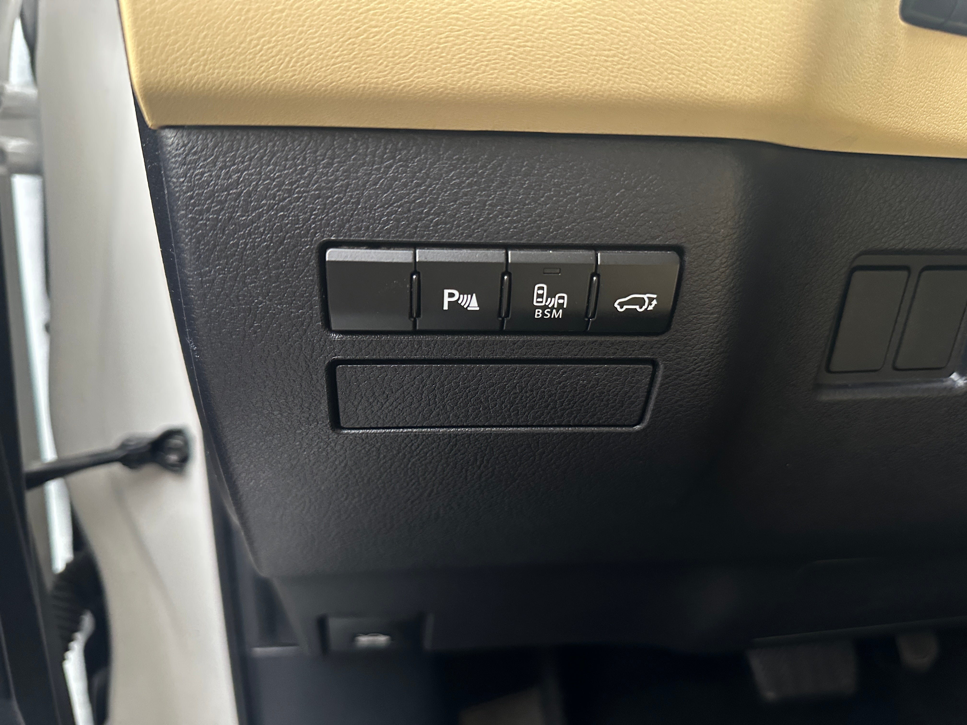 lexus nx 2017 JTJYARBZ9H2060663 image lexus nx 2017 JTJYARBZ9H2060663 image