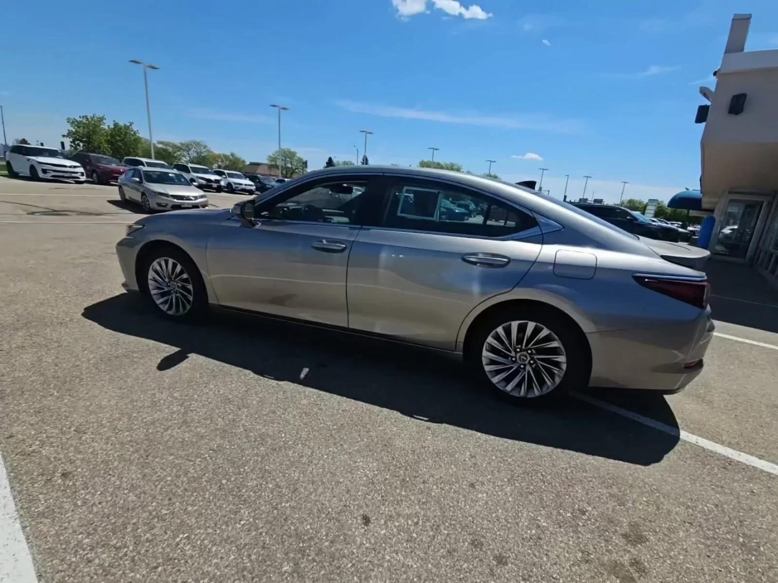 lexus es 2020 58AEZ1B1XLU059095 image lexus es 2020 58AEZ1B1XLU059095 image