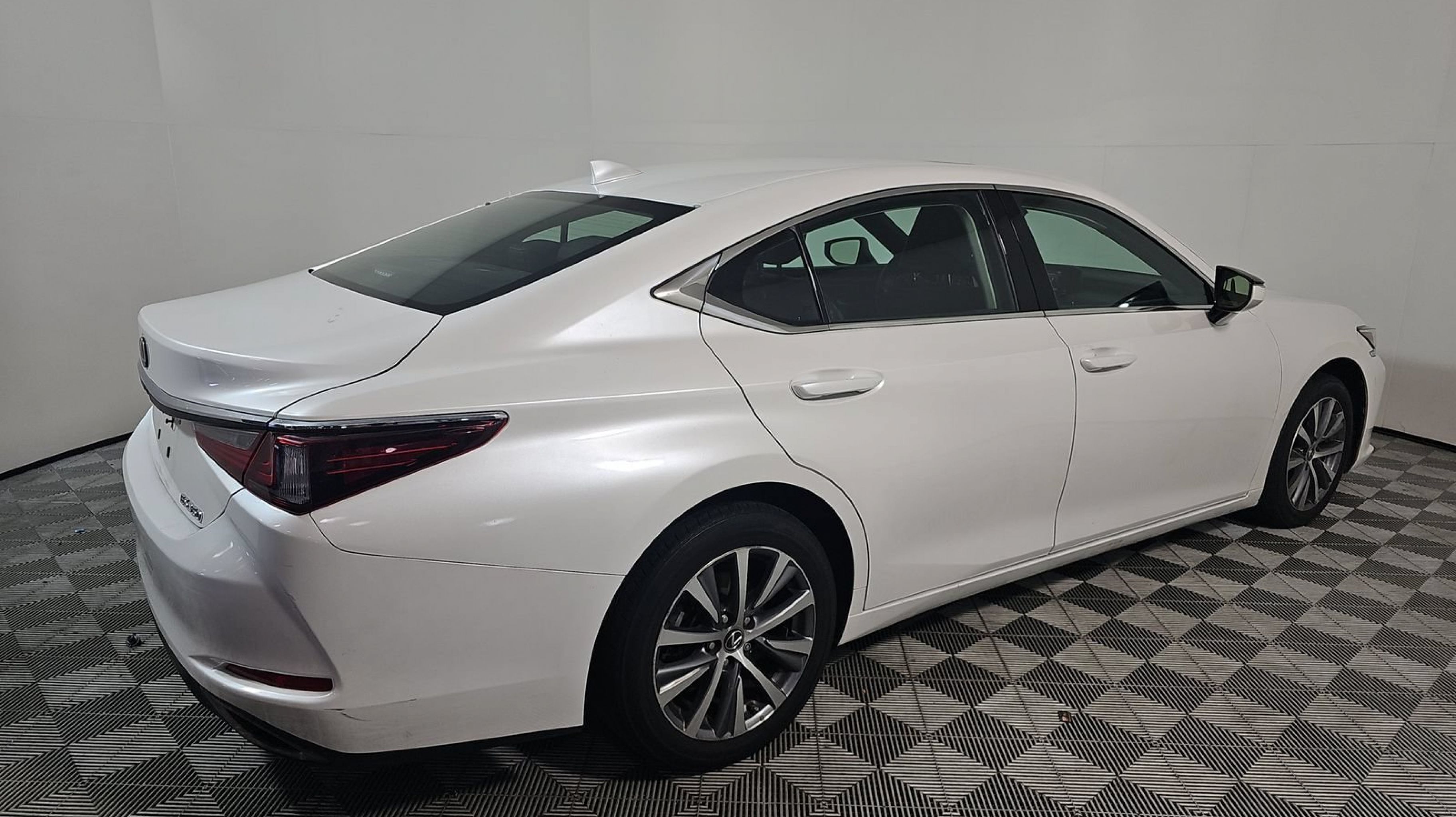 lexus es 2020 58ACZ1B10LU075717 image lexus es 2020 58ACZ1B10LU075717 image
