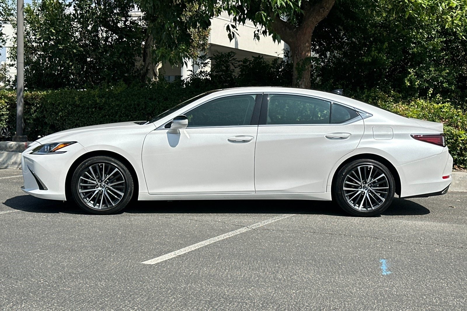 lexus es 2025 58ADZ1B1XSU210382 image lexus es 2025 58ADZ1B1XSU210382 image