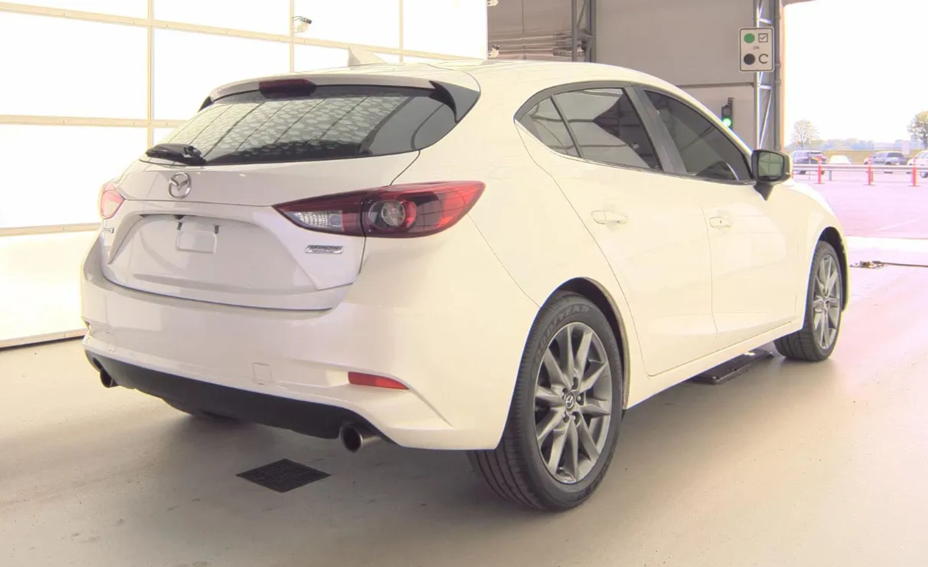 mazda mazda3 2018 3MZBN1M3XJM264603 image mazda mazda3 2018 3MZBN1M3XJM264603 image