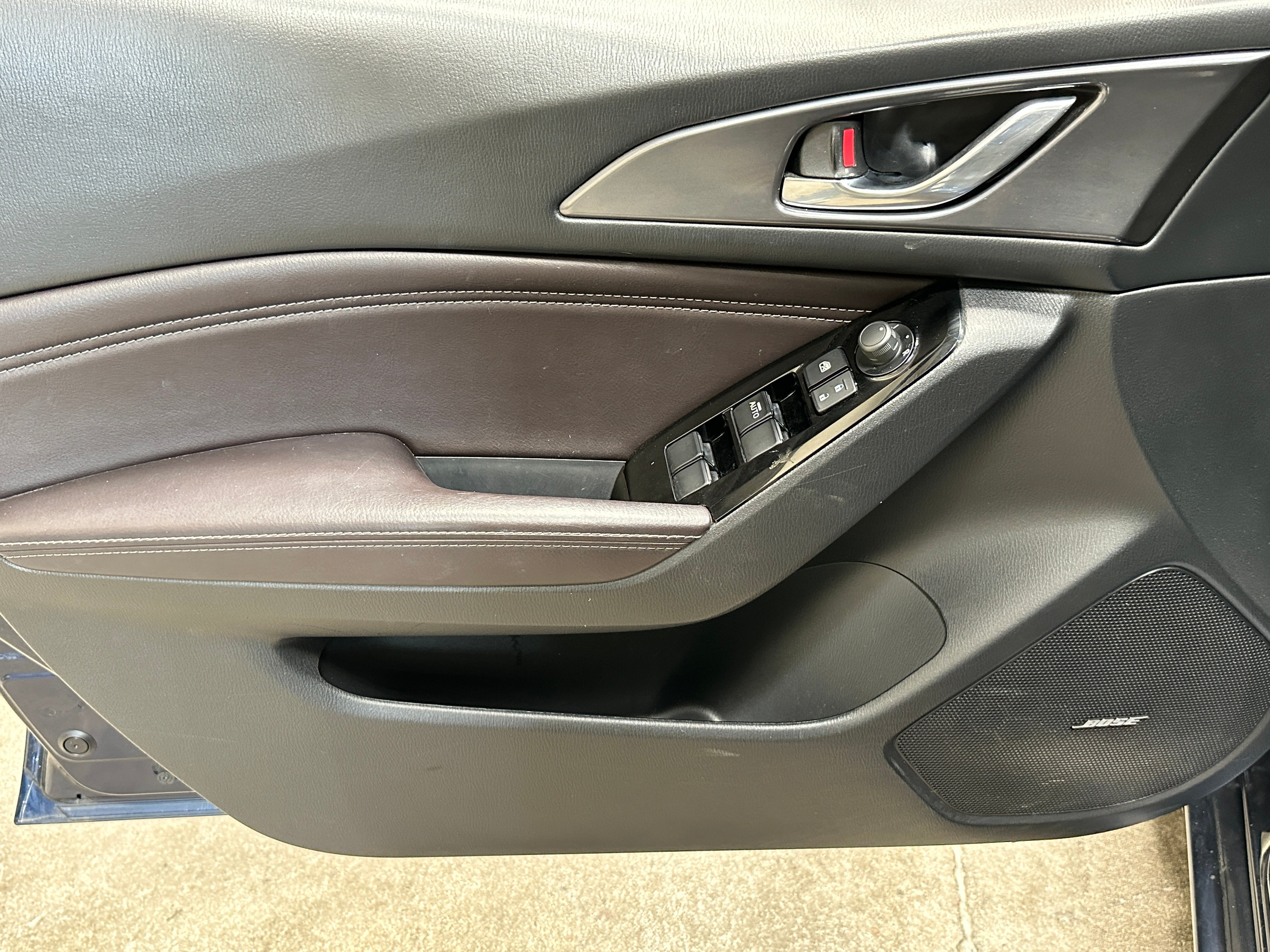 mazda mazda3 2018 3MZBN1M37JM250125 image mazda mazda3 2018 3MZBN1M37JM250125 image