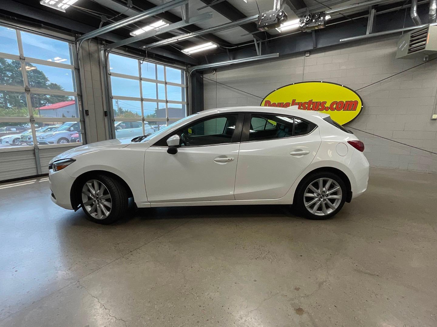 mazda mazda3 2017 3MZBN1M31HM133196 image mazda mazda3 2017 3MZBN1M31HM133196 image