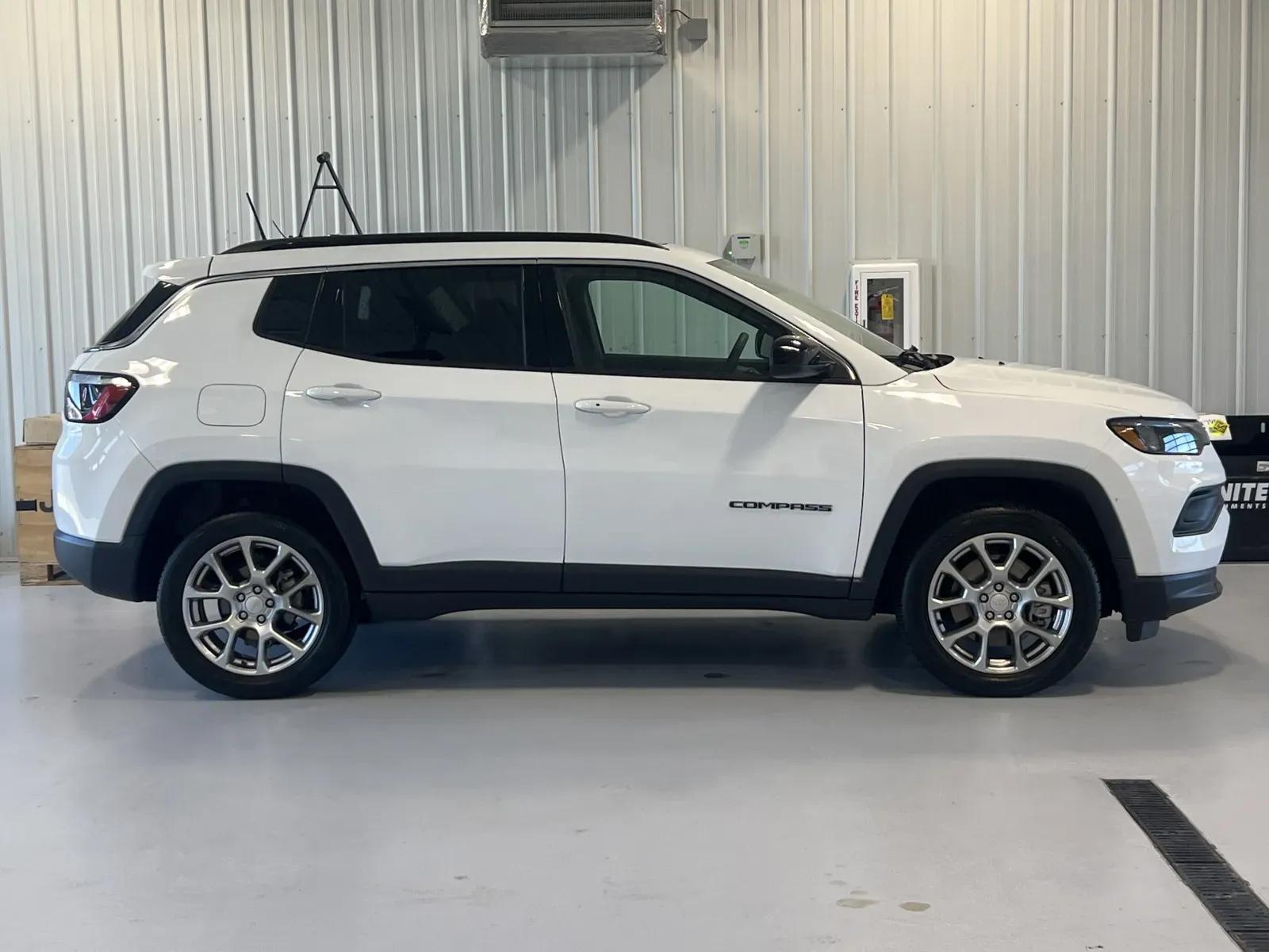 jeep compass 2023 3C4NJDFN8PT530095 image jeep compass 2023 3C4NJDFN8PT530095 image