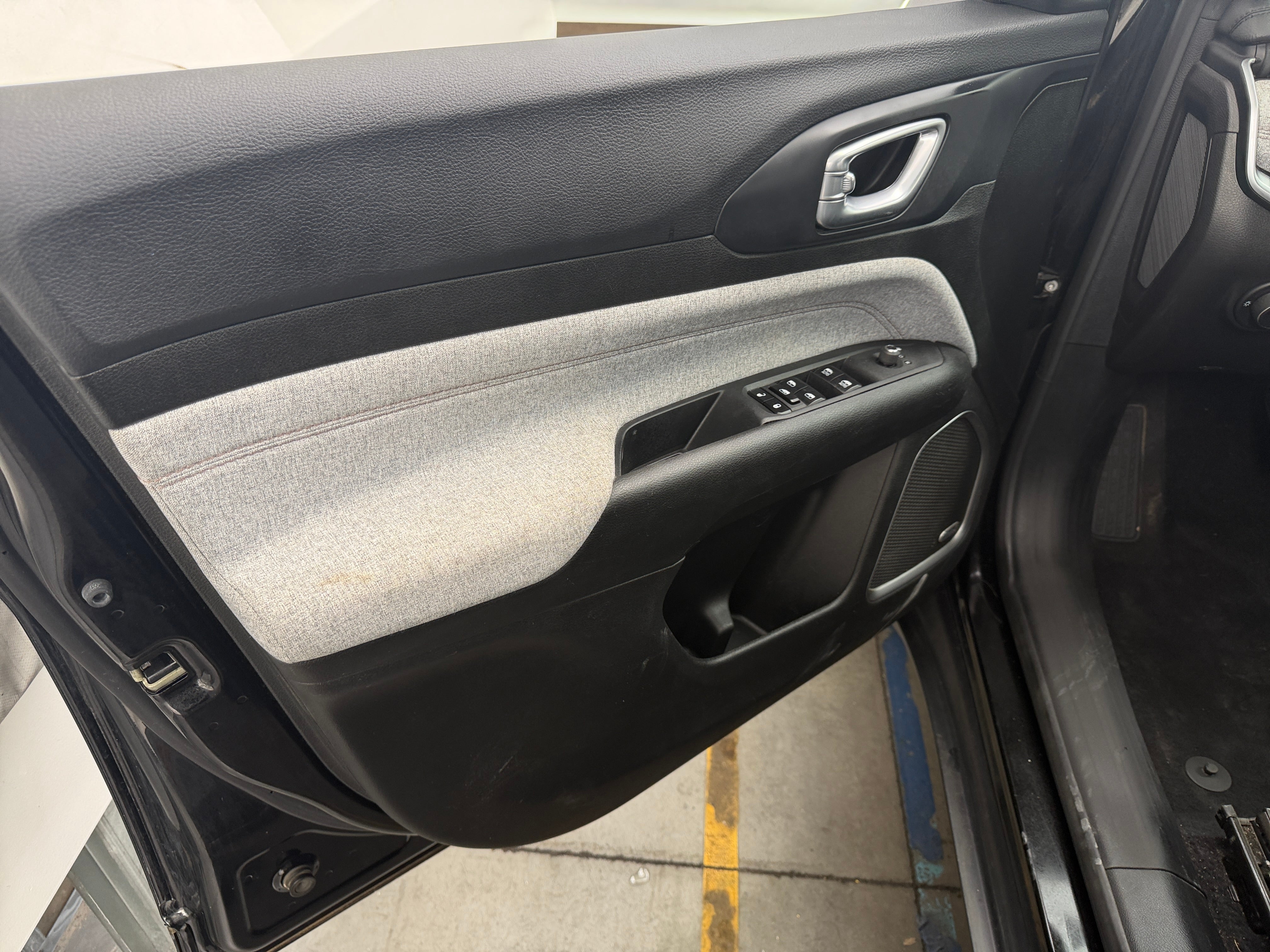 jeep compass 2023 3C4NJDFN3PT557060 image jeep compass 2023 3C4NJDFN3PT557060 image