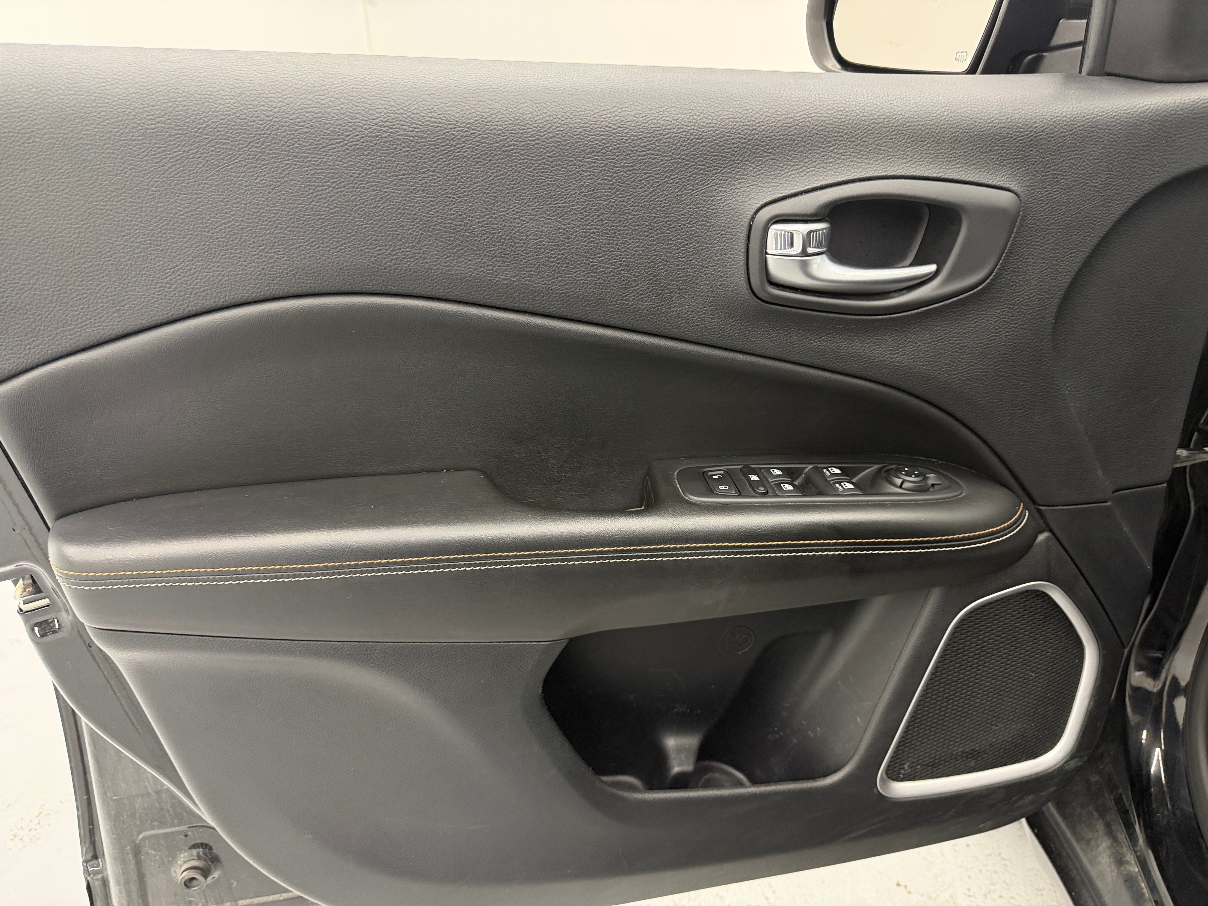jeep compass 2019 3C4NJDBB7KT598540 image jeep compass 2019 3C4NJDBB7KT598540 image