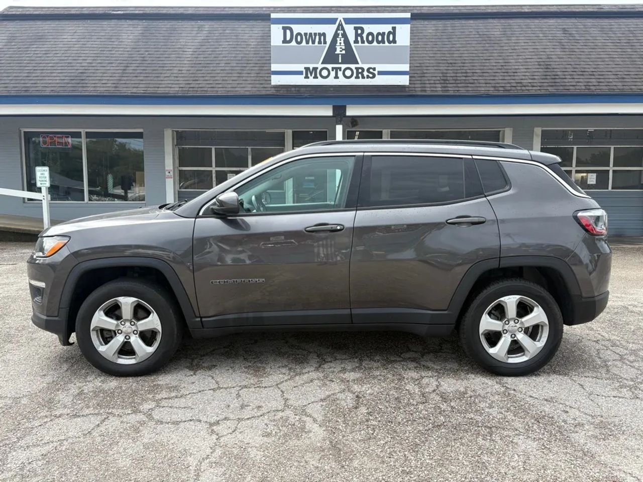jeep compass 2019 3C4NJDBB2KT593147 image jeep compass 2019 3C4NJDBB2KT593147 image