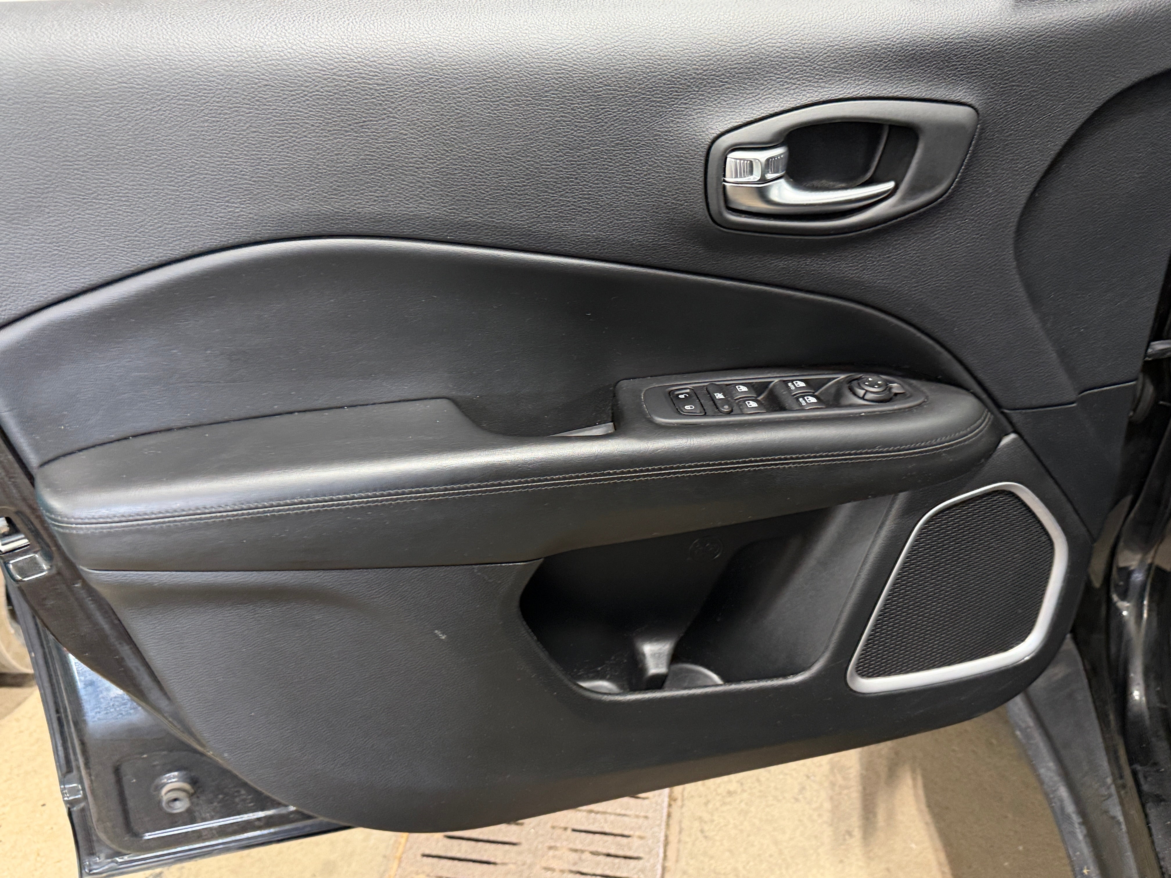 jeep compass 2019 3C4NJDBB7KT817903 image jeep compass 2019 3C4NJDBB7KT817903 image