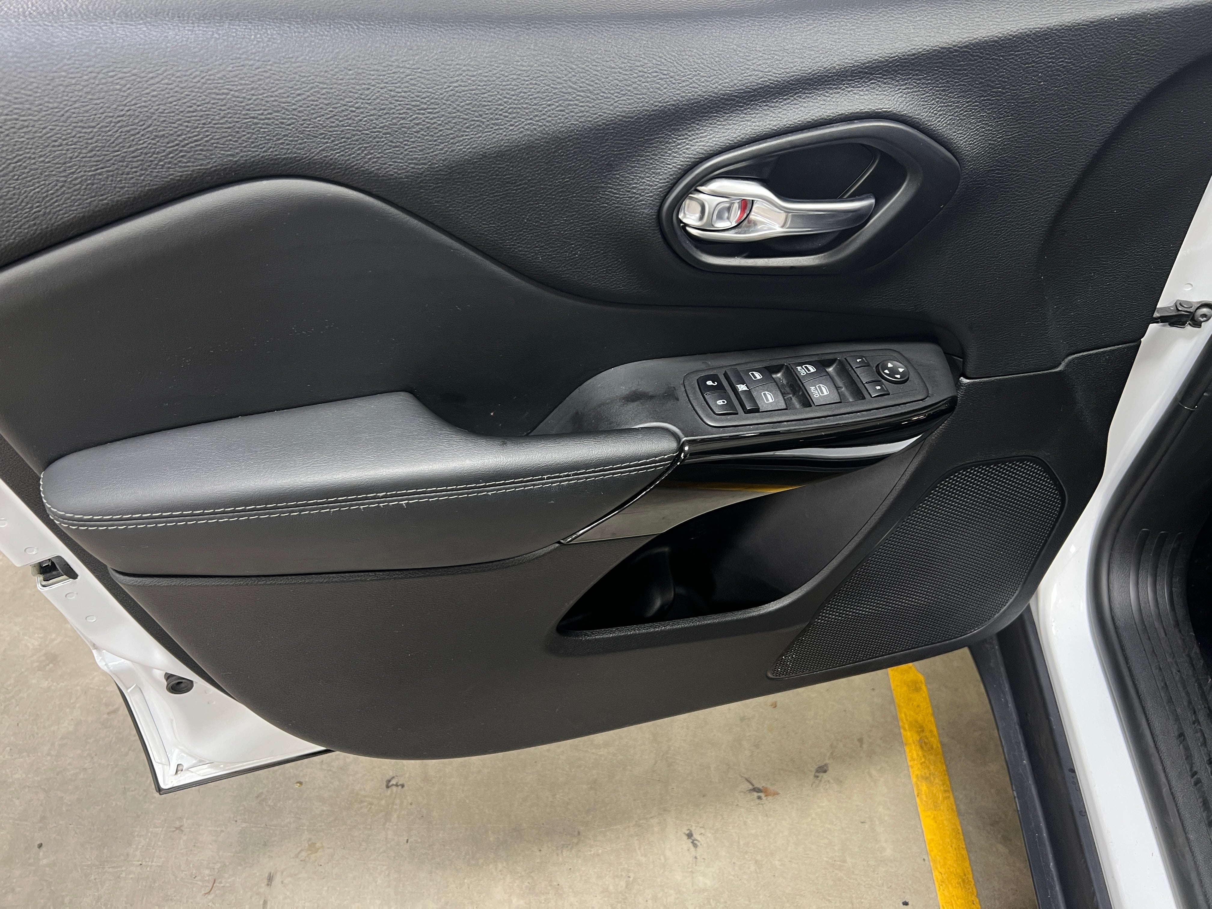 jeep cherokee 2023 1C4PJMMB7PD108083 image