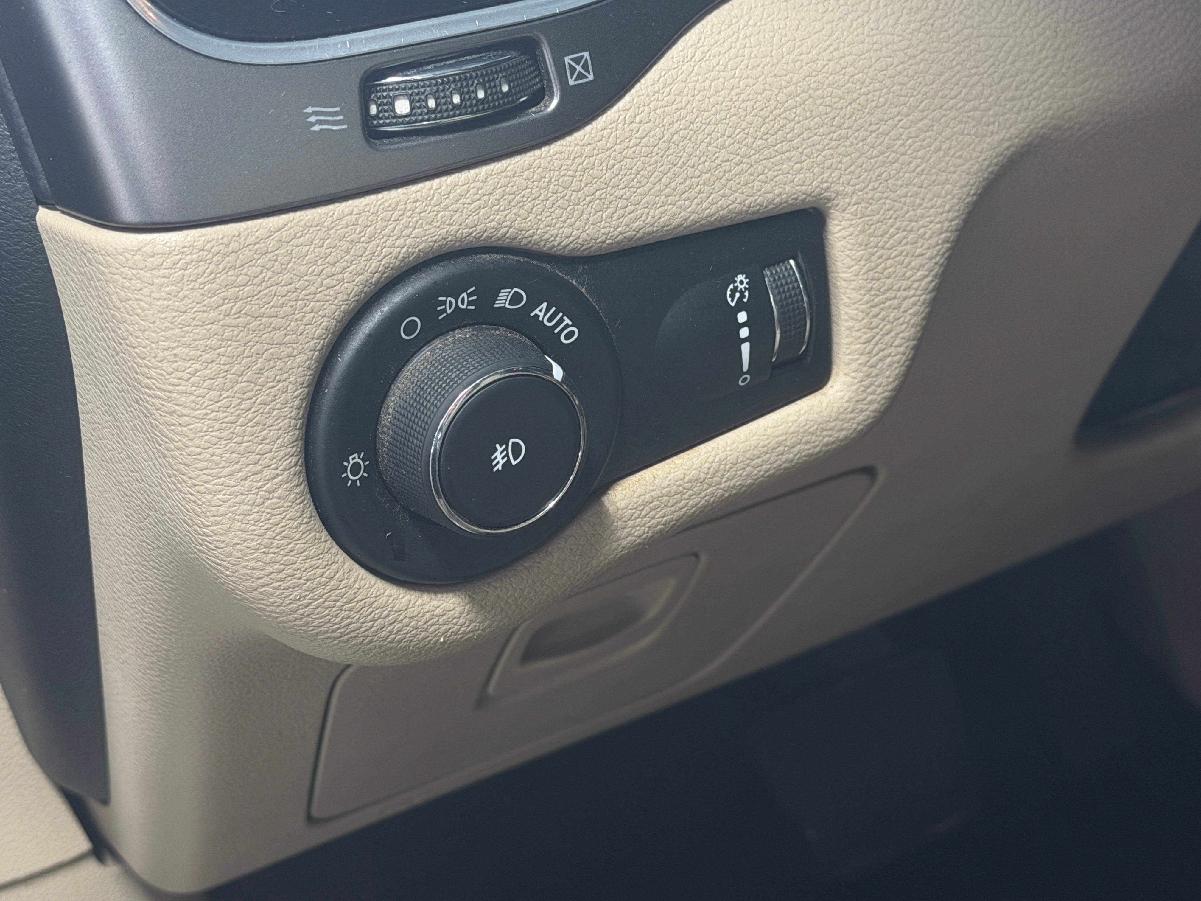 jeep cherokee 2019 1C4PJLCBXKD203855 image jeep cherokee 2019 1C4PJLCBXKD203855 image
