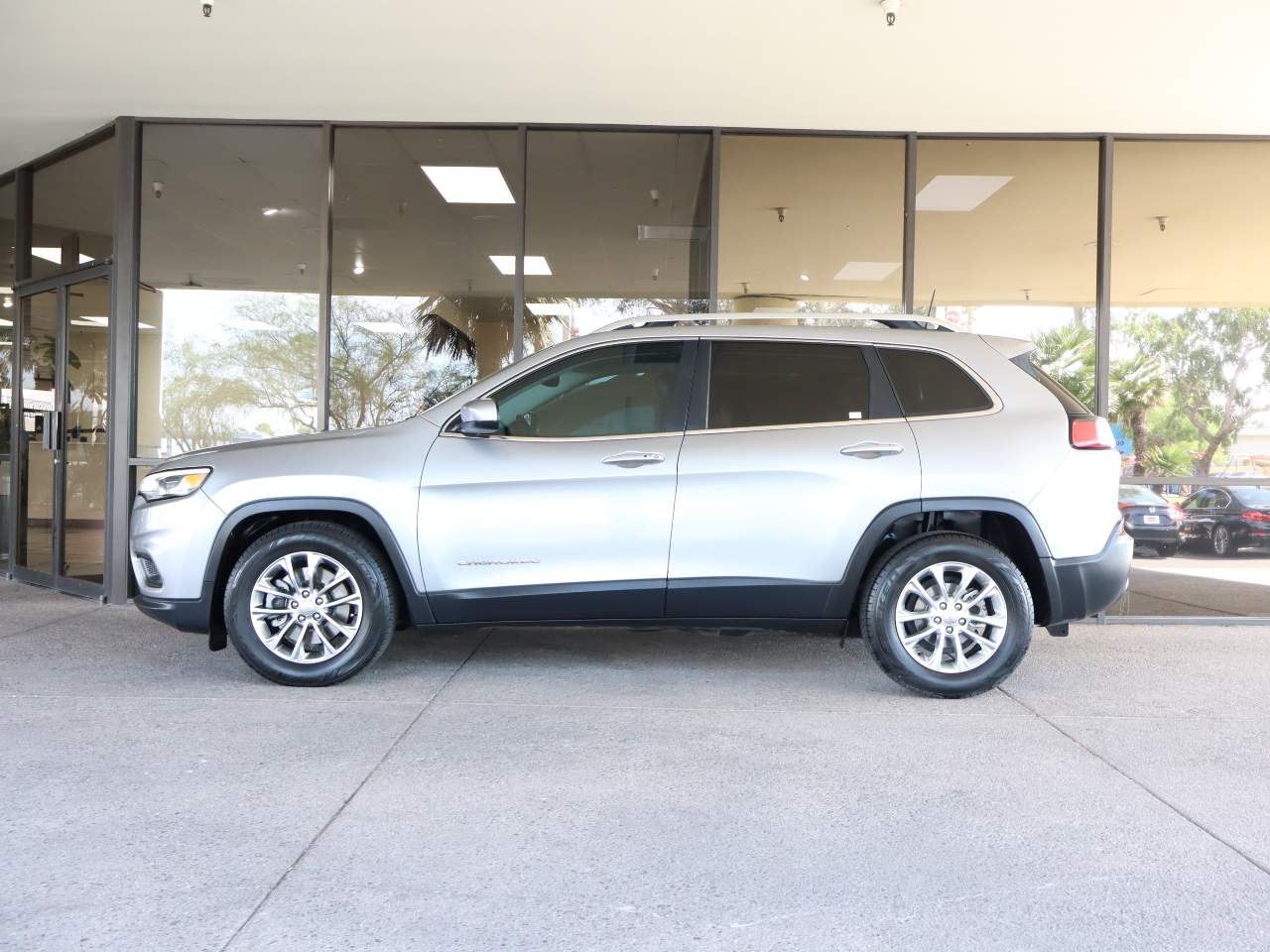 jeep cherokee 2019 1C4PJLLB2KD129170 image jeep cherokee 2019 1C4PJLLB2KD129170 image