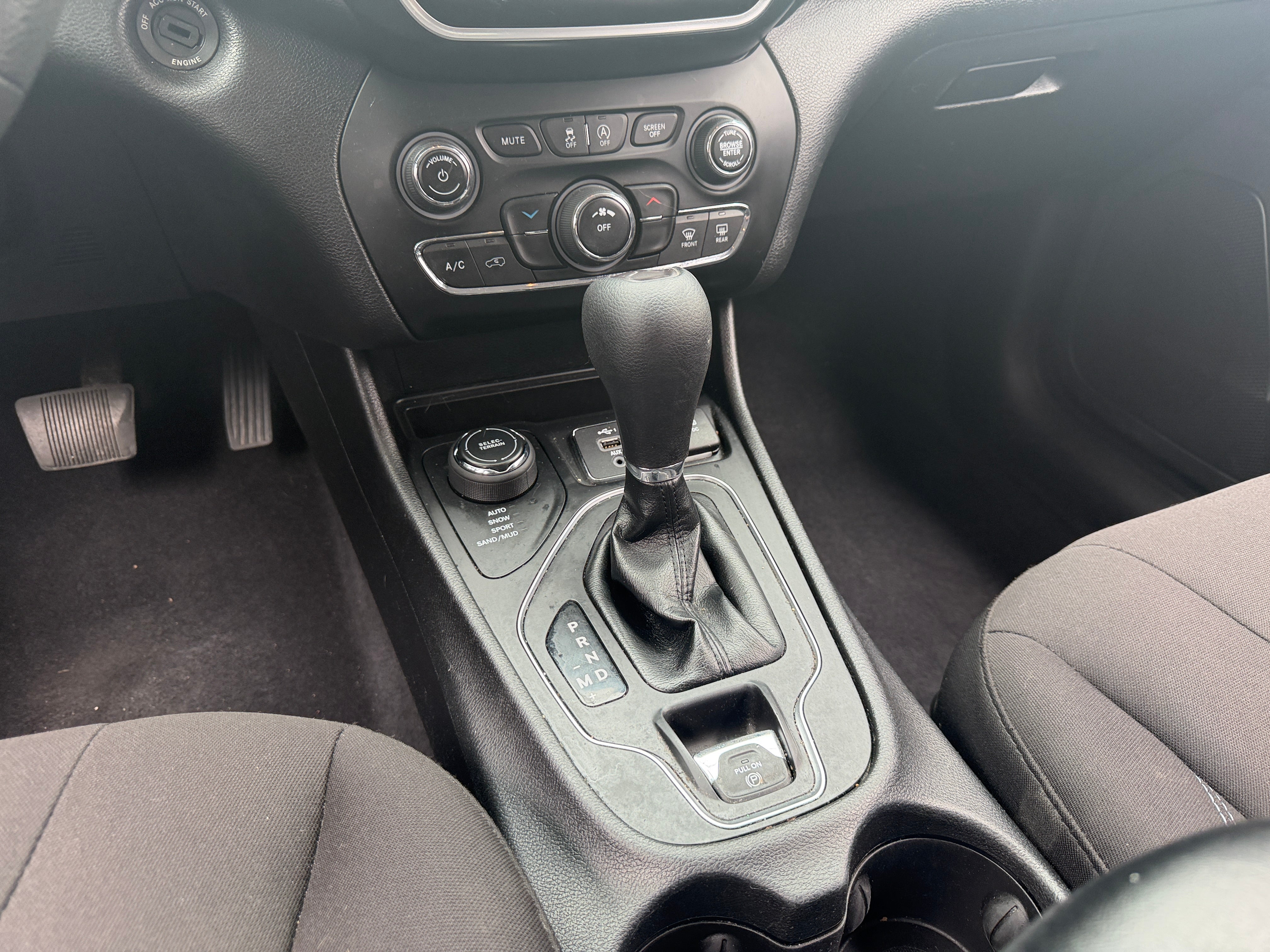 jeep cherokee 2021 1C4PJMCB7MD152081 image jeep cherokee 2021 1C4PJMCB7MD152081 image