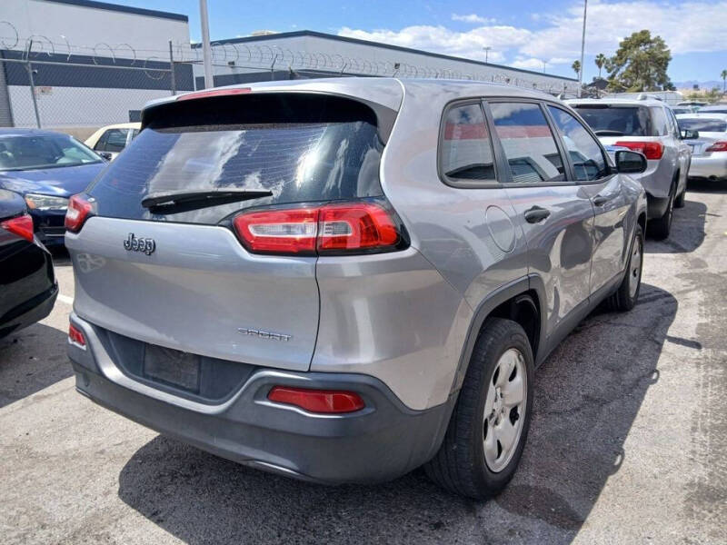 jeep cherokee 2017 1C4PJLAB2HW592491 image jeep cherokee 2017 1C4PJLAB2HW592491 image