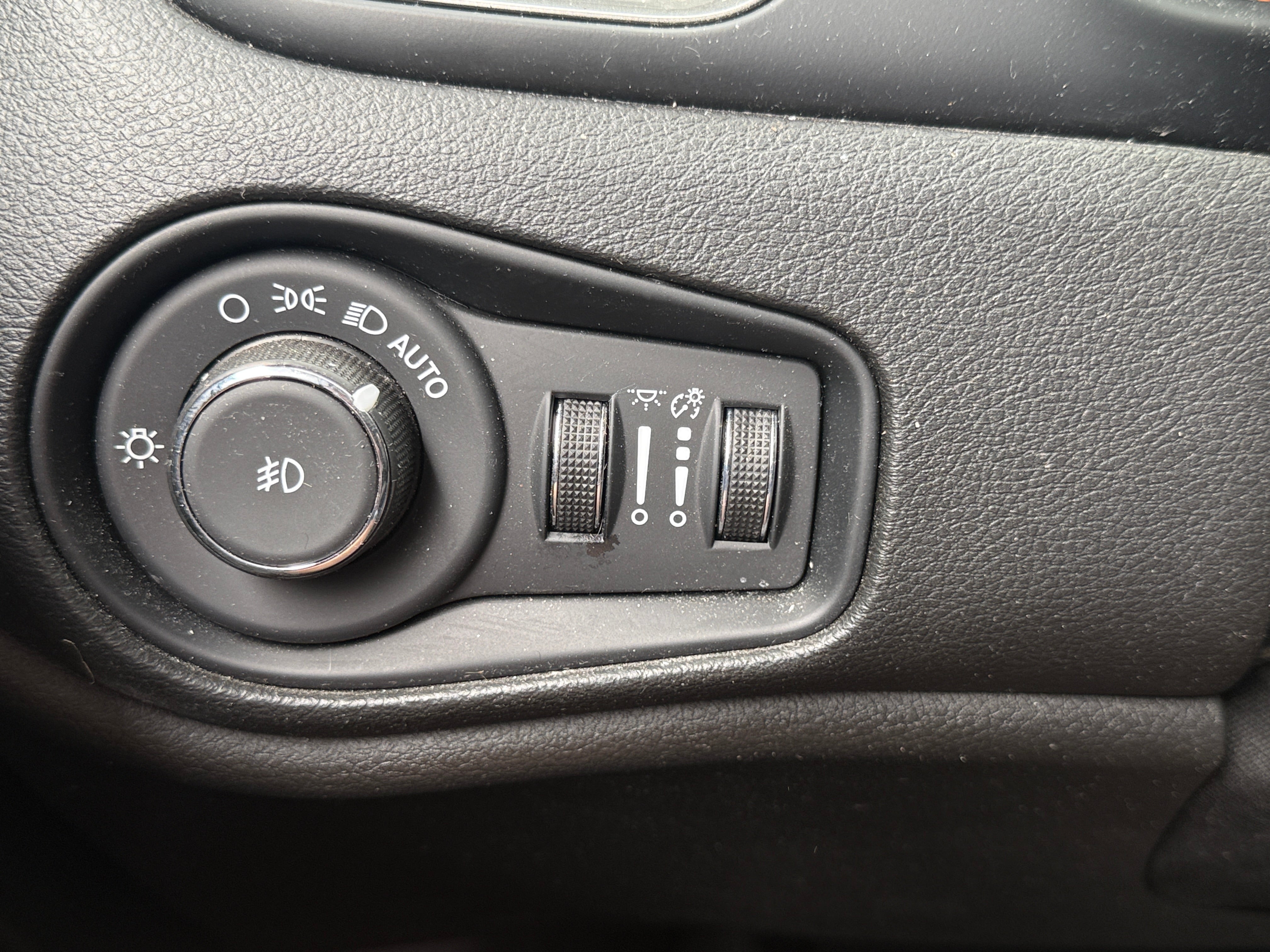 jeep renegade 2023 ZACNJDB19PPP56332 image jeep renegade 2023 ZACNJDB19PPP56332 image