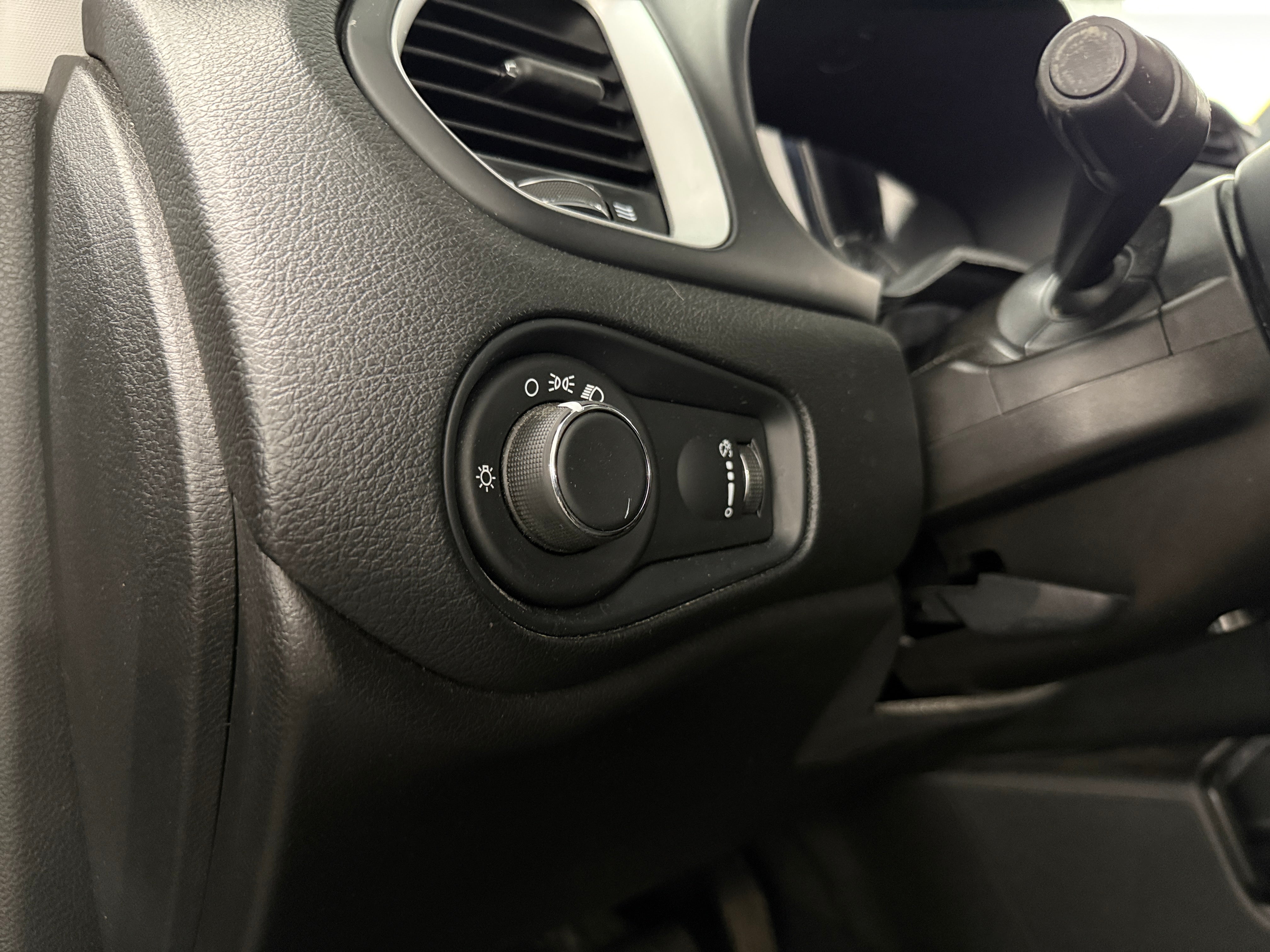 jeep renegade 2021 ZACNJCABXMPM26540 image jeep renegade 2021 ZACNJCABXMPM26540 image