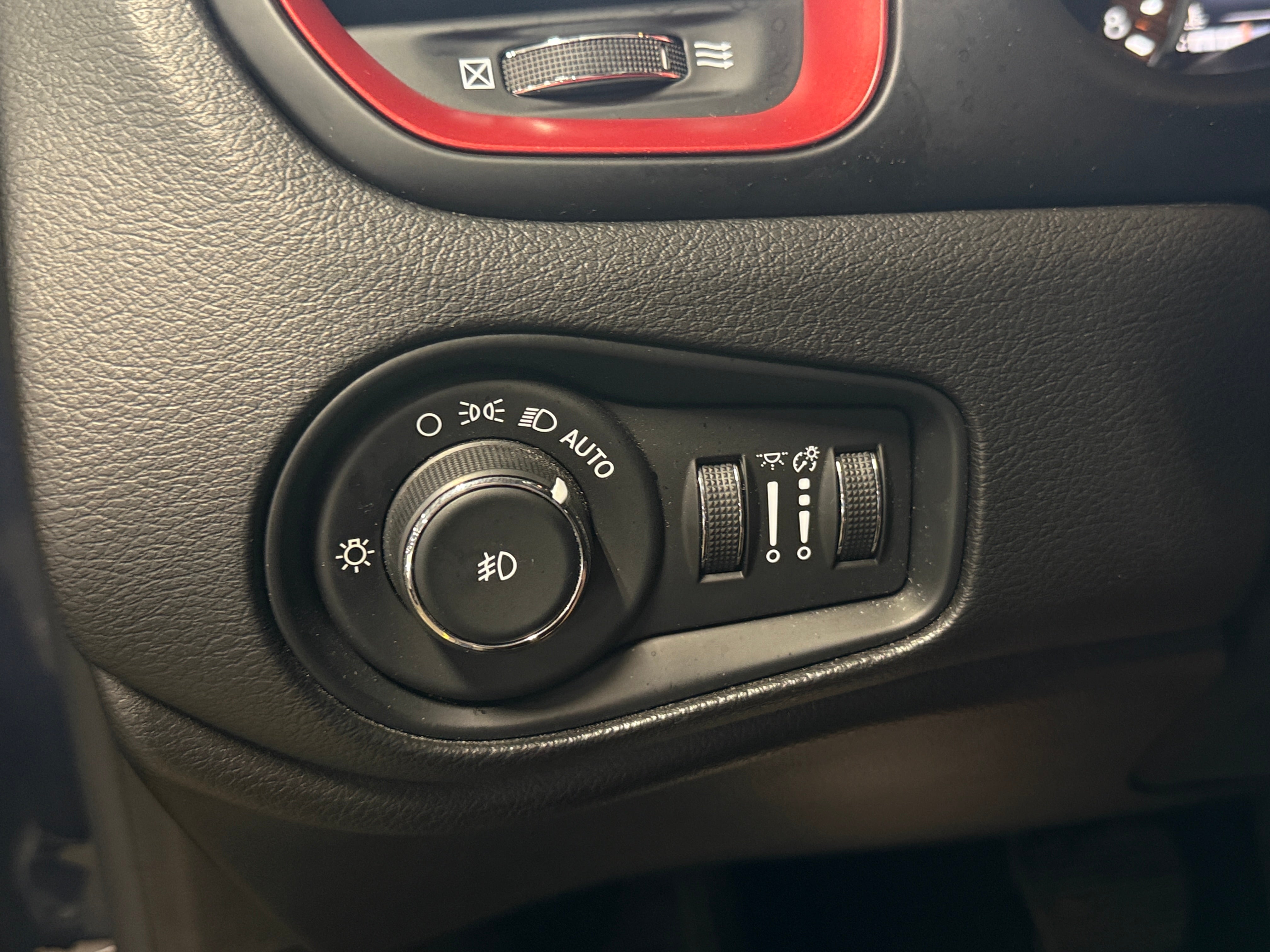 jeep renegade 2021 ZACNJDC17MPM35870 image jeep renegade 2021 ZACNJDC17MPM35870 image