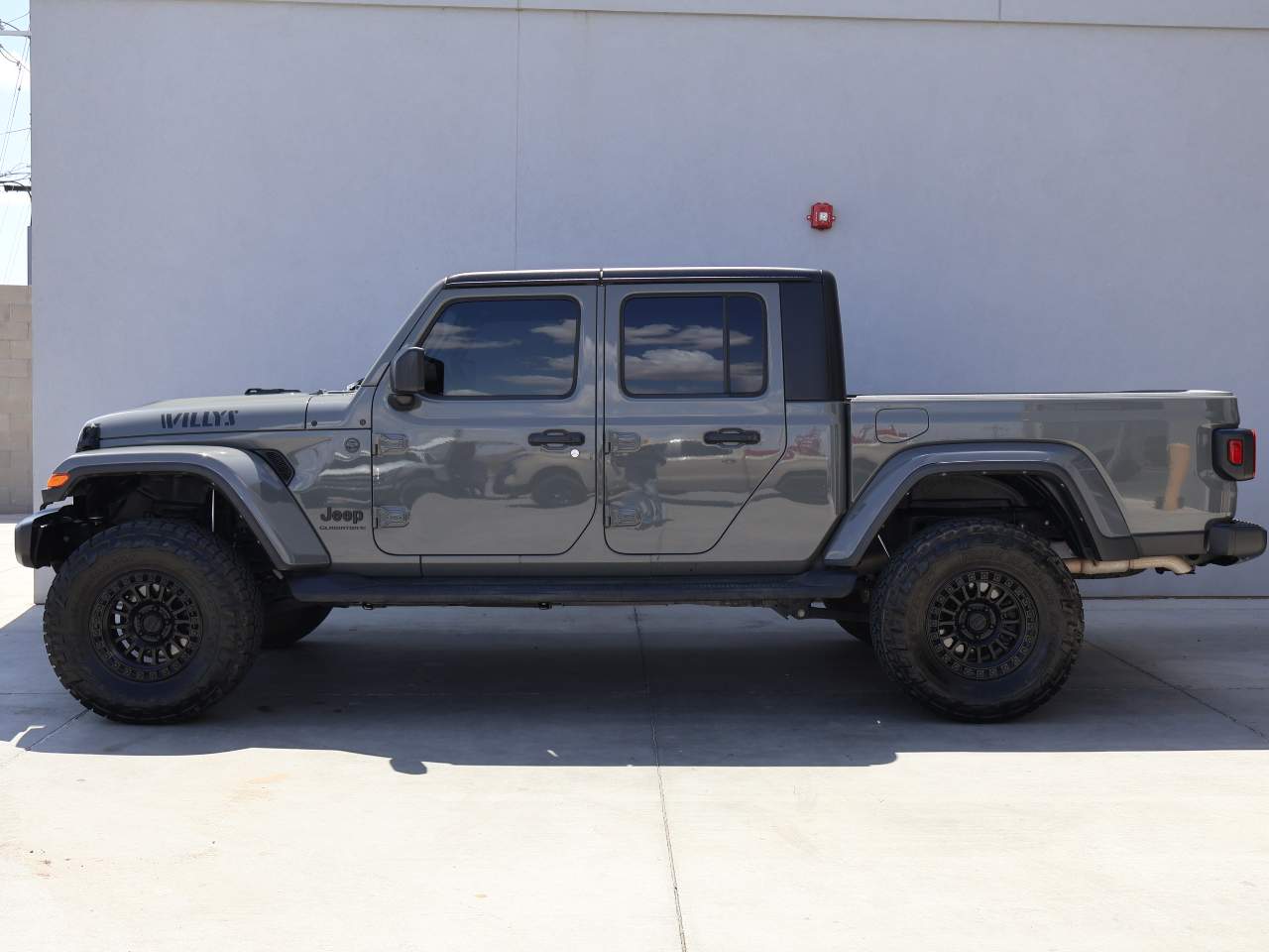 jeep gladiator 2023 1C6HJTAG5PL531174 image jeep gladiator 2023 1C6HJTAG5PL531174 image