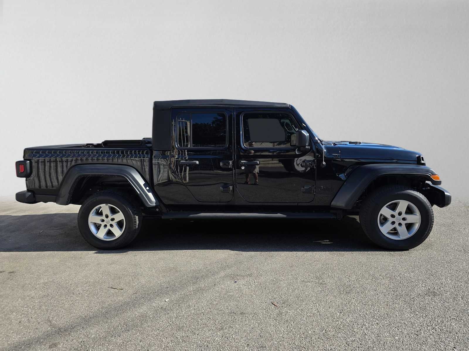 jeep gladiator 2023 1C6JJTAG4PL550011 image jeep gladiator 2023 1C6JJTAG4PL550011 image