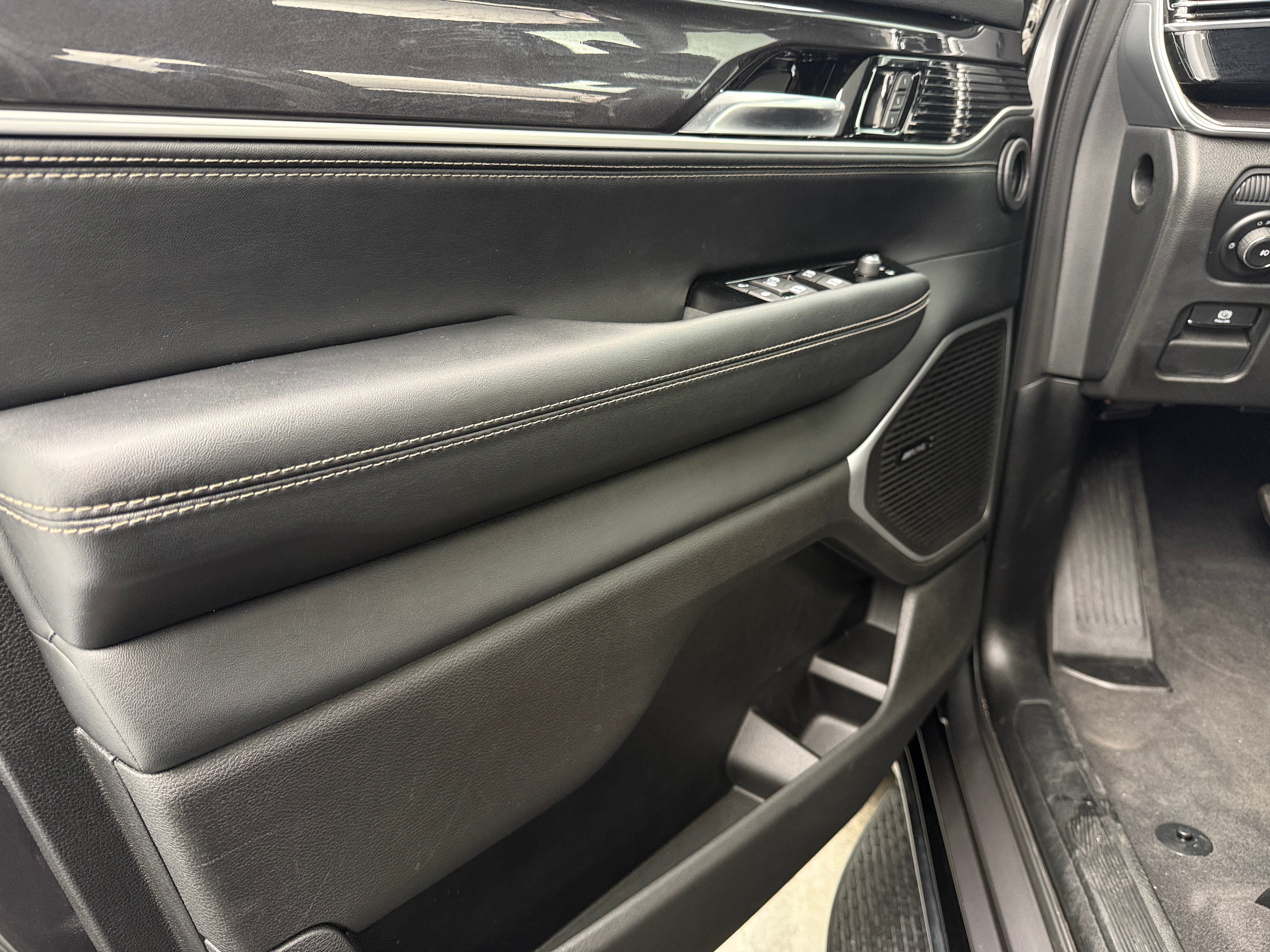 jeep wagoneer 2024 1C4SJVAP2RS105770 image jeep wagoneer 2024 1C4SJVAP2RS105770 image
