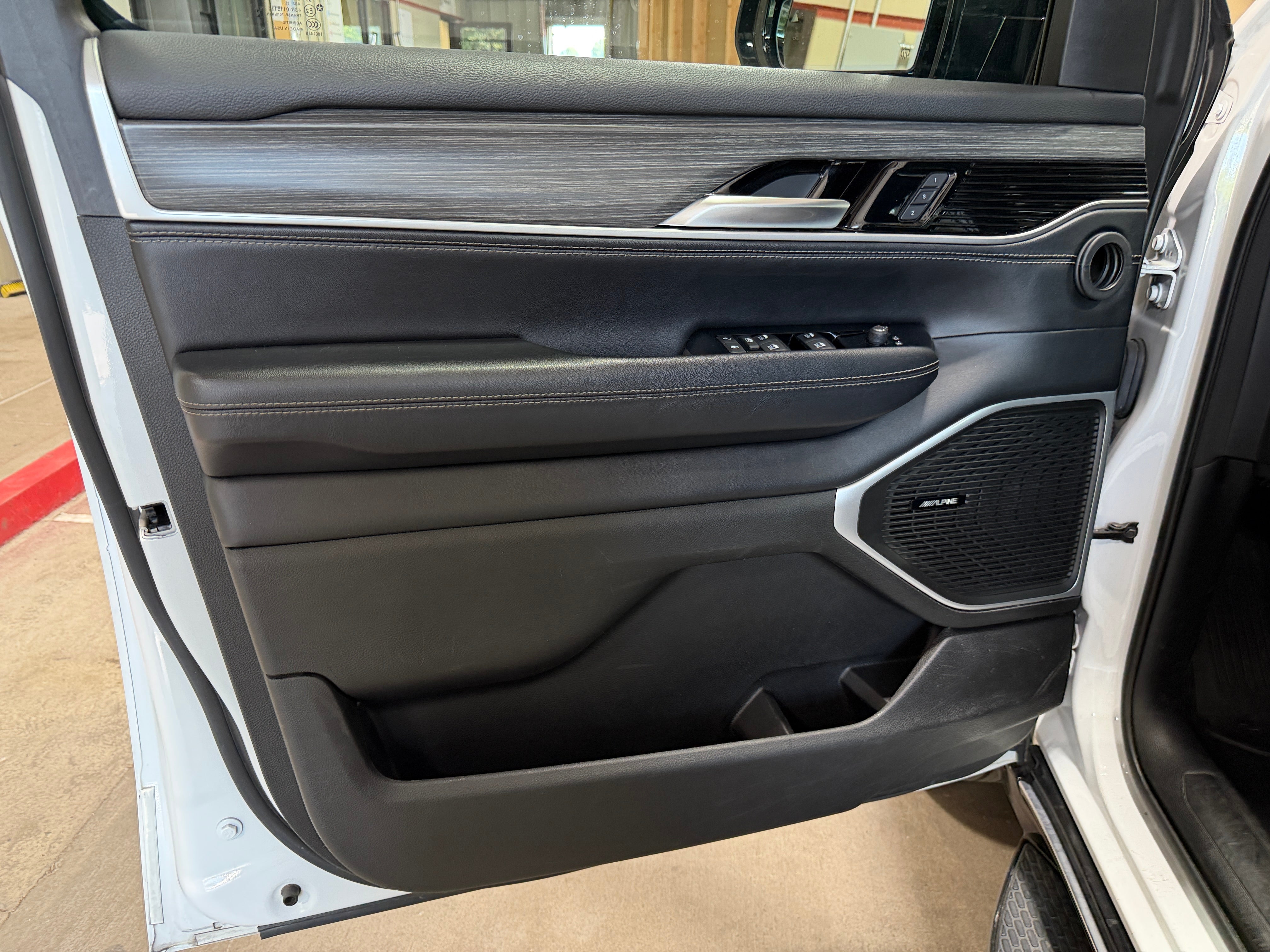 jeep wagoneer 2024 1C4SJUBP9RS120209 image jeep wagoneer 2024 1C4SJUBP9RS120209 image