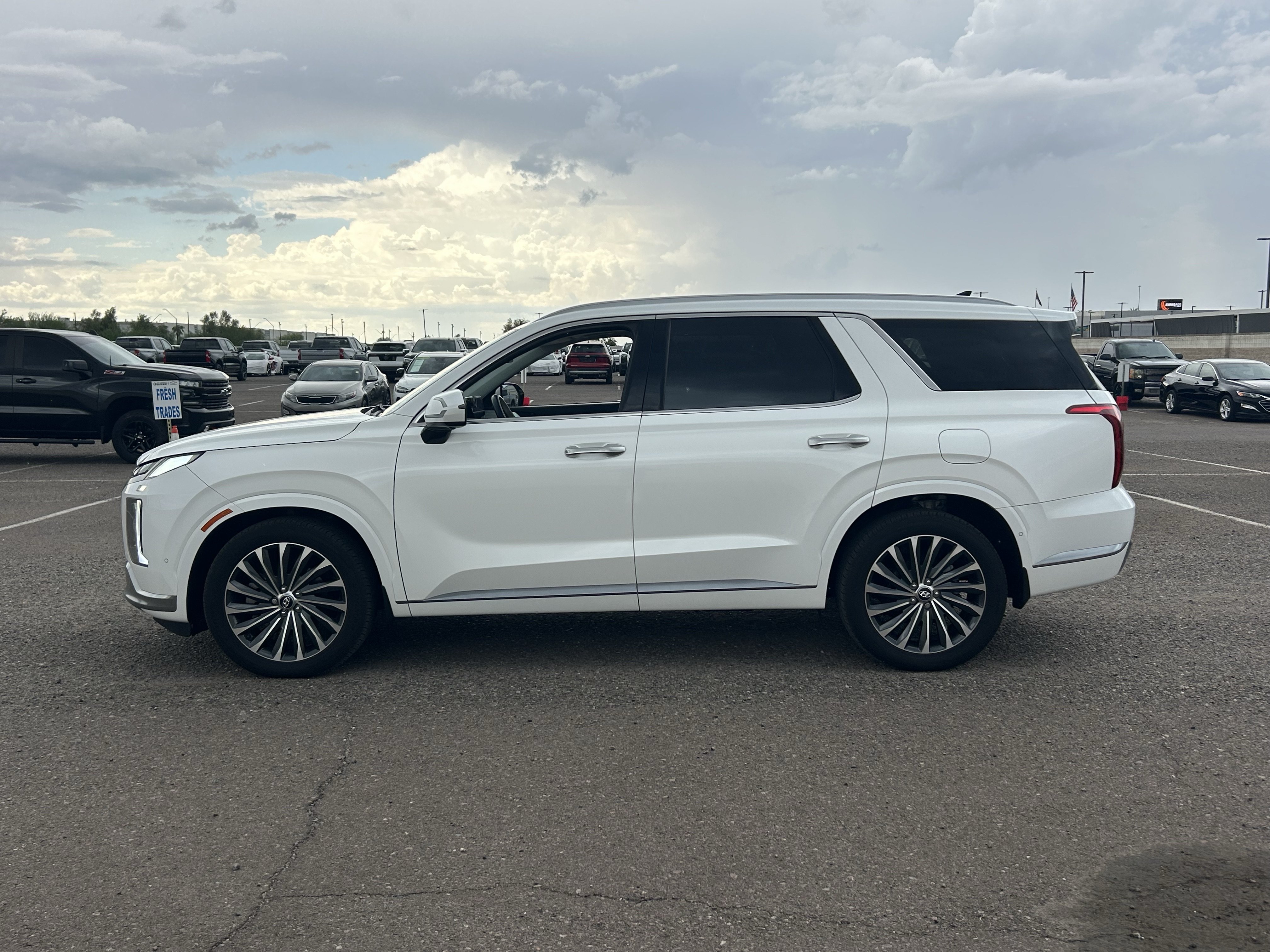 hyundai palisade 2023 KM8R74GE2PU555476 image