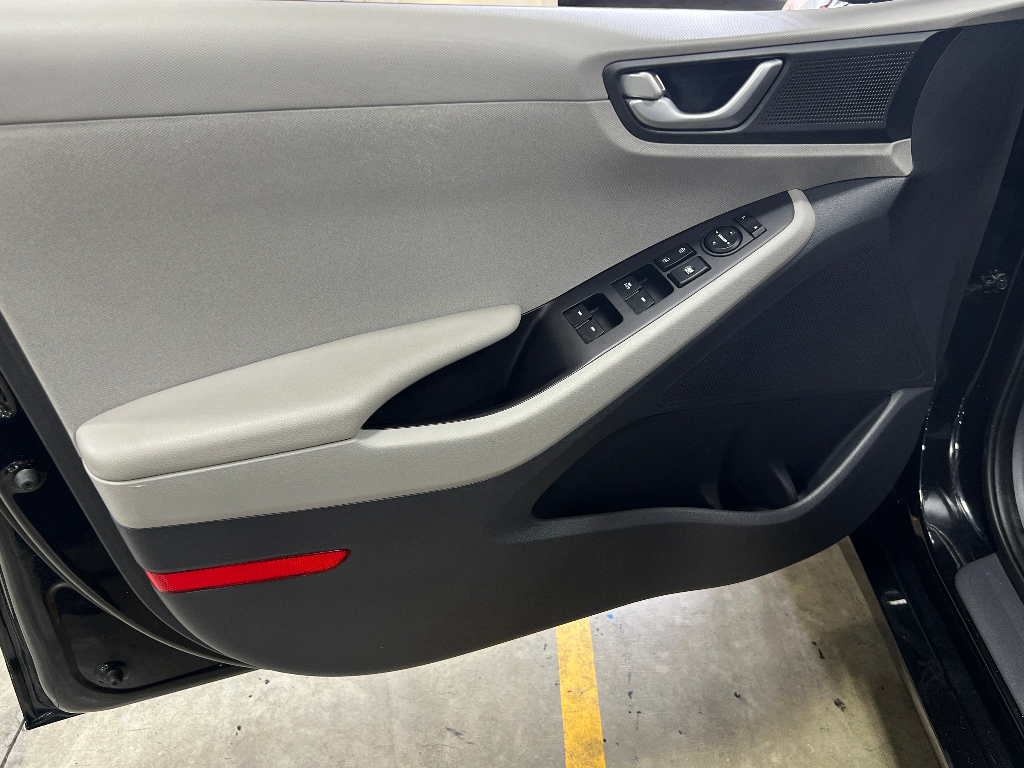 hyundai ioniq 2017 KMHC65LCXHU024448 image hyundai ioniq 2017 KMHC65LCXHU024448 image